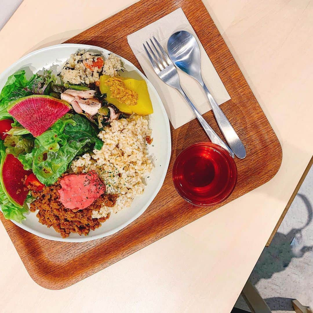 酒井結加さんのインスタグラム写真 - (酒井結加Instagram)「L for You AOYAMA🍴 ・ ・ ・ @lforyouaoyama ・ #tokyo#lunch#organiclunch  #vegan#veganfood#veganlunch  #オーガニックランチ #ビーガンランチ #表参道ランチ#表参道カフェ #インナービューティー  #内側から綺麗に#バランスの良い食事」4月12日 9時41分 - syukas