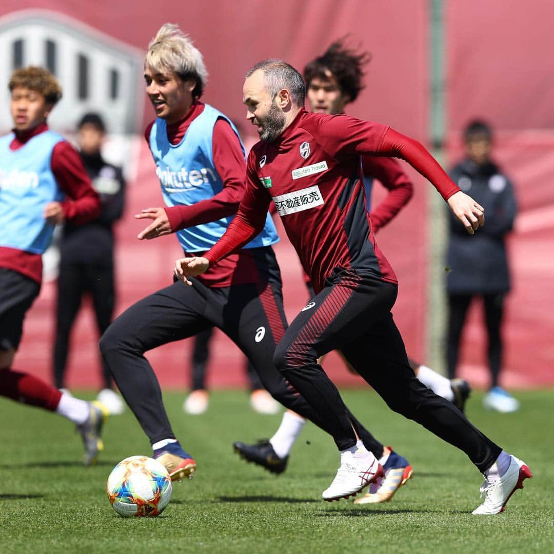 ヴィッセル神戸さんのインスタグラム写真 - (ヴィッセル神戸Instagram)「TRAINING ⚽️🏃🏻‍♂️ . #vissel #visselkobe #ヴィッセル神戸 #ヴィッセル #神戸 #WeAreKobe #Kobe #一致団結」4月12日 9時37分 - visselkobe