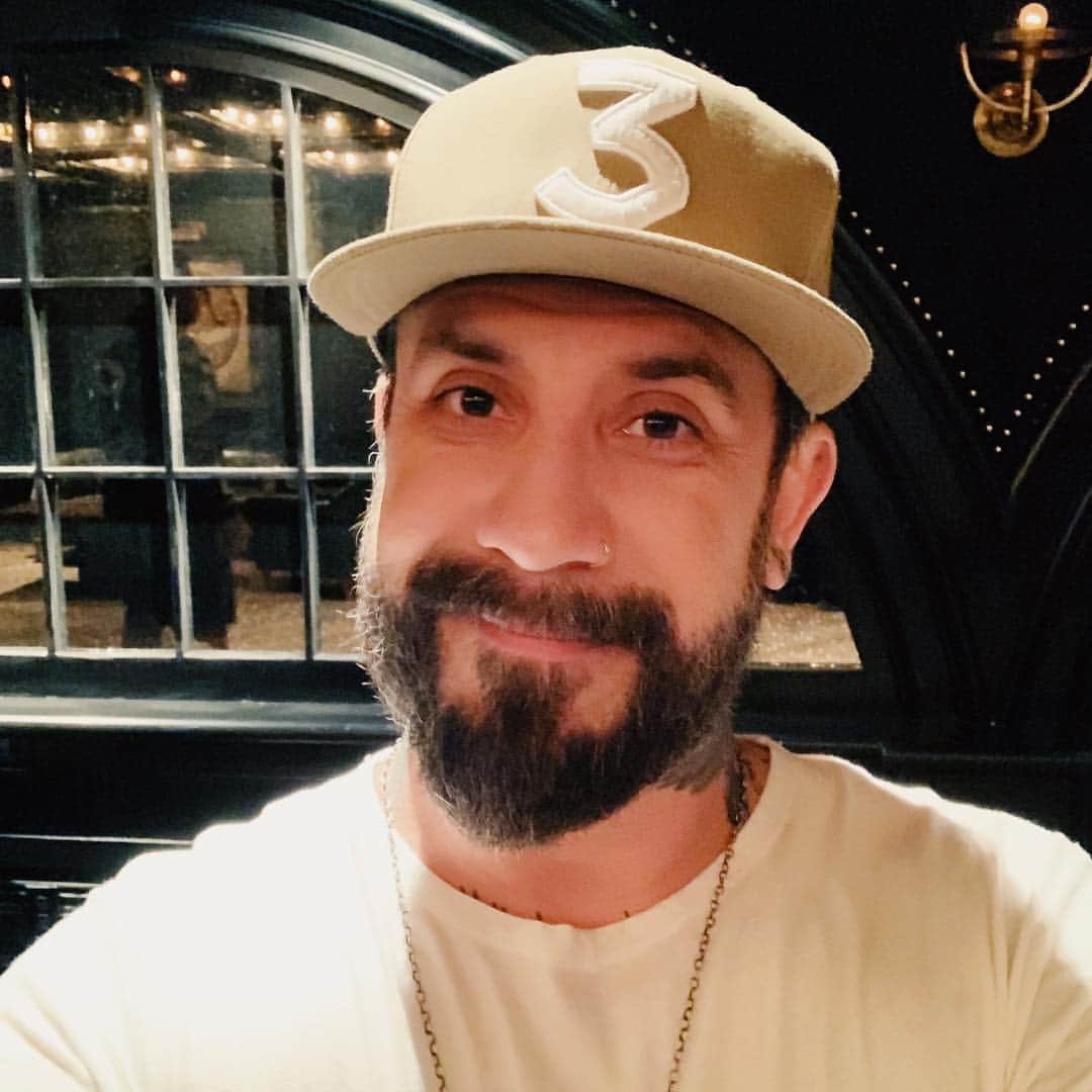 A.J.さんのインスタグラム写真 - (A.J.Instagram)「Reppin @chancetherapper at @bbowlvegas!! So excited to hang with everyone tonight.」4月12日 9時53分 - aj_mclean