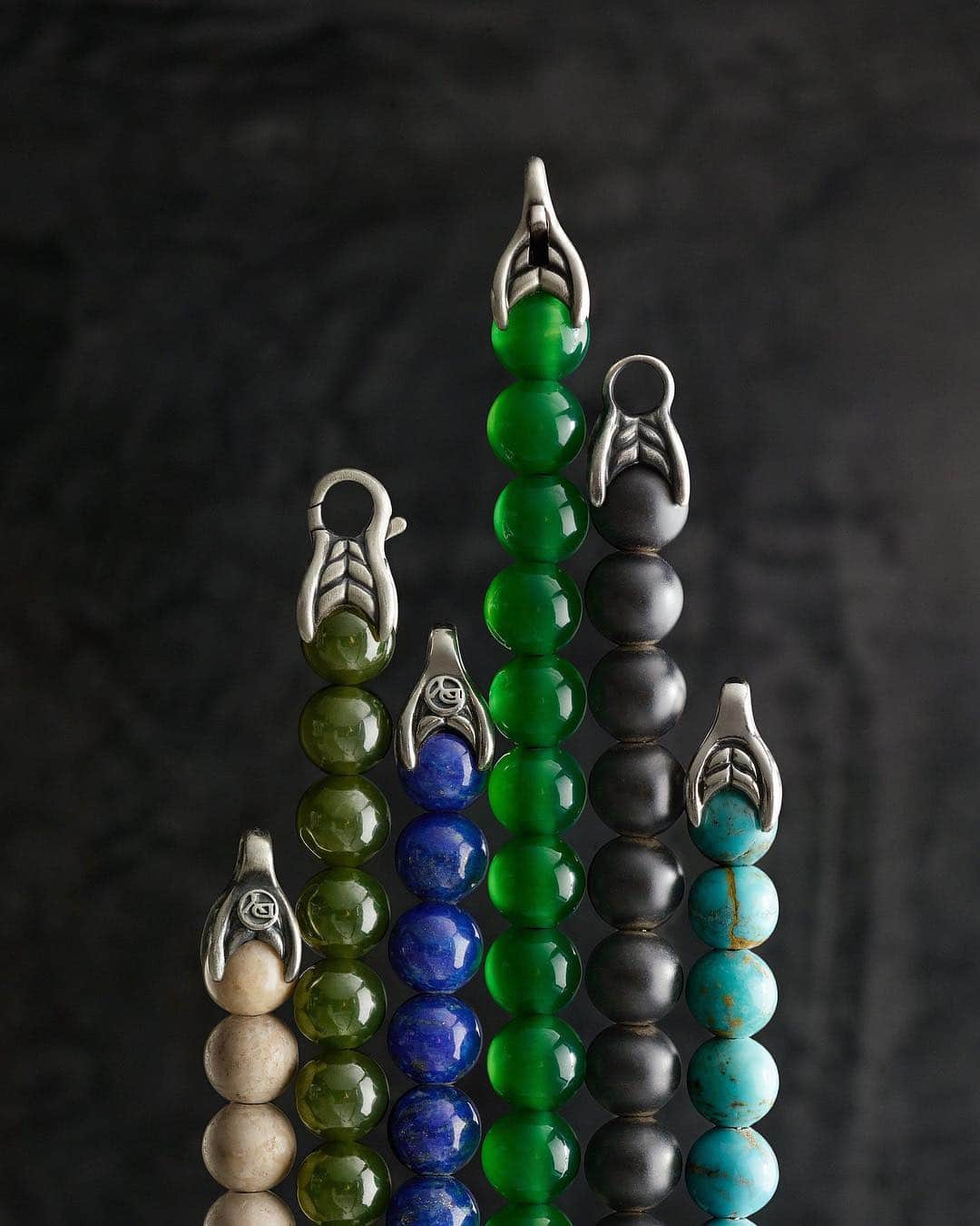 デイビット・ユーマンさんのインスタグラム写真 - (デイビット・ユーマンInstagram)「Symbolism & style. • Inspired by the prayer beads found in many cultures, Spiritual Beads are rich in meaning and personal expression. • Shown: Bracelets in Riverstone, Nephrite Jade, Lapis Lazuli, Green or Black Onyx and Turquoise. Take your pick through our bio 🔗. #DavidYurmanMen」4月12日 9時54分 - davidyurmanmen