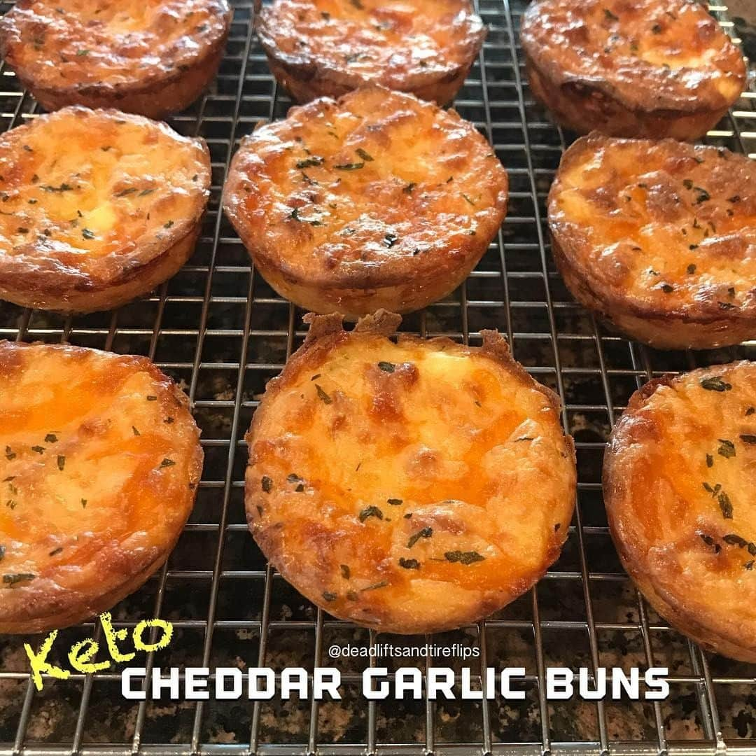 Flavorgod Seasoningsさんのインスタグラム写真 - (Flavorgod SeasoningsInstagram)「KETO Garlic Cheddar Buns⁣ .⁣ Made with:⁣ 👉 #flavorgod Garlic Lovers⁣ -⁣ On Sale here ⬇️⁣ Click the link in the bio -> @flavorgod⁣ www.flavorgod.com⁣ .⁣ Recipe by @house.of.keto⁣ .⁣ Ingredients:⁣ 2 cups mozzarella cheese ⁣ 6 oz cream cheese⁣ 1 egg⁣ 1 tsp baking powder ⁣ 1 tbsp @flavorgod Garlic Lovers ⁣ 1 cup cheddar cheese⁣ .⁣ Directions:⁣ 1. Combine cream cheese, mozzarella cheese and seasoning in a bowl and microwave until Cheese is melted (about 1-3 minutes)⁣ 2. Mix in egg slowly combining⁣ 3. Slowly fold in 1 cup cheddar cheese ⁣ 4. Scoop mixture in a silicone cupcake pan and bake for 25-35 minutes on 350⁣ .⁣ You want these to get a little crispy. You can make these thick or thin based on how much dough you place in each cup and can make them large or small based on the size pan you use. .⁣ .⁣ We usually make sliders with these in a cupcake size pan is perfect. .⁣ .⁣ The thicker you make them, the more moisture is retained in the middle and the longer you should bake.⁣ .⁣ For thinner buns - bake less time .⁣ .⁣ Recipe makes about 12 Buns⁣」4月12日 10時00分 - flavorgod