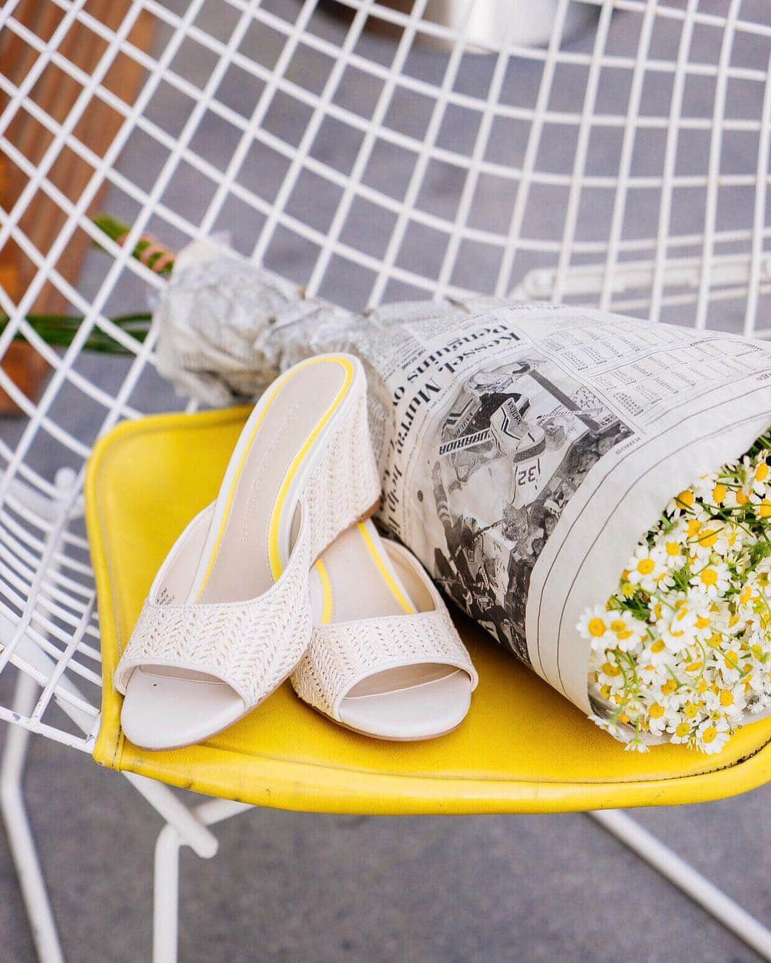 Nordstromさんのインスタグラム写真 - (NordstromInstagram)「Spring things starring sunny slides from @shopcupcakesandcashmere‘s first footwear collection. Good reason to step into the season - #linkinbio to shop 🌼」4月12日 10時15分 - nordstrom