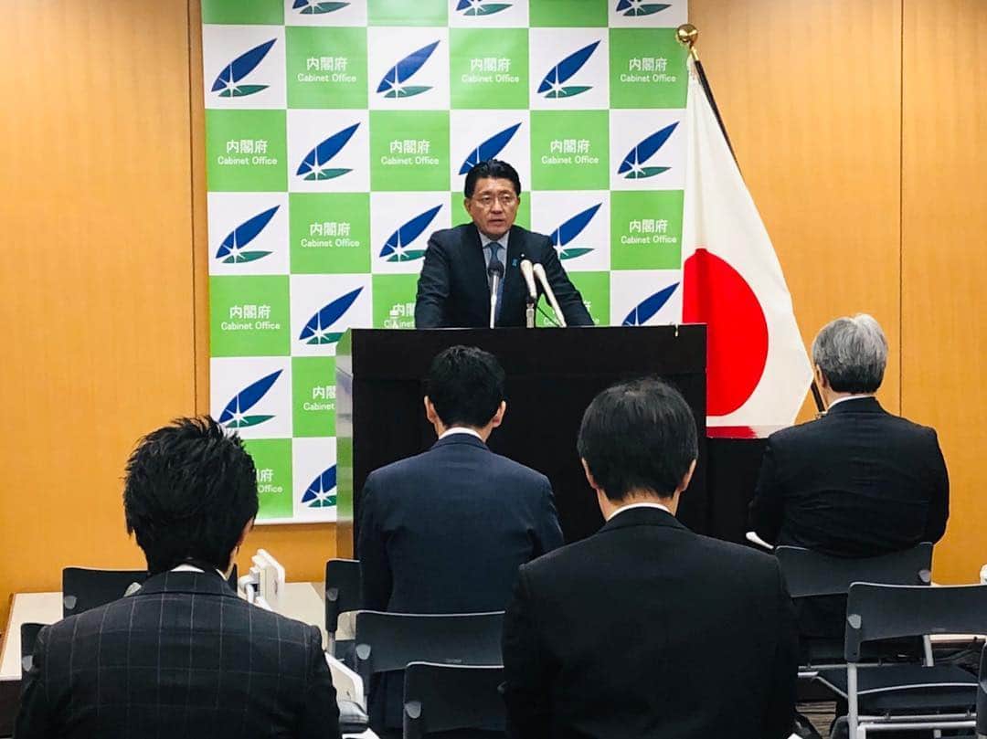 平井卓也さんのインスタグラム写真 - (平井卓也Instagram)「本日の記者会見。 昨日の第３回EUREKA!懇談会の結果と、本日午後に宇宙関係スタートアップ２社（ALE社、ispace社）を訪問することを報告。ここ数日、多忙なスケジュールが続いていますが頑張ります。 #平井卓也 #EUREKA #クールジャパン　#cooljapan  #宇宙 #ALE  #ispace」4月12日 10時24分 - hiratakuchan0125