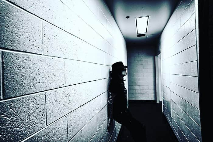 ニッキー・シックスさんのインスタグラム写真 - (ニッキー・シックスInstagram)「Took this self portrait a few years ago.I feel in a lot of ways it capture’s the road and the grey hallways of isolation that IS backstage.This could be of a million photos taken of a million performers who leave home for months on end.Ive just finished setting up my new photography studio and going through hard drives looking at years of work. More to come 📷 #nikkisixxphotography @nikkisixxphotography @leica_camera @profotousa」4月12日 10時35分 - nikkisixxpixx