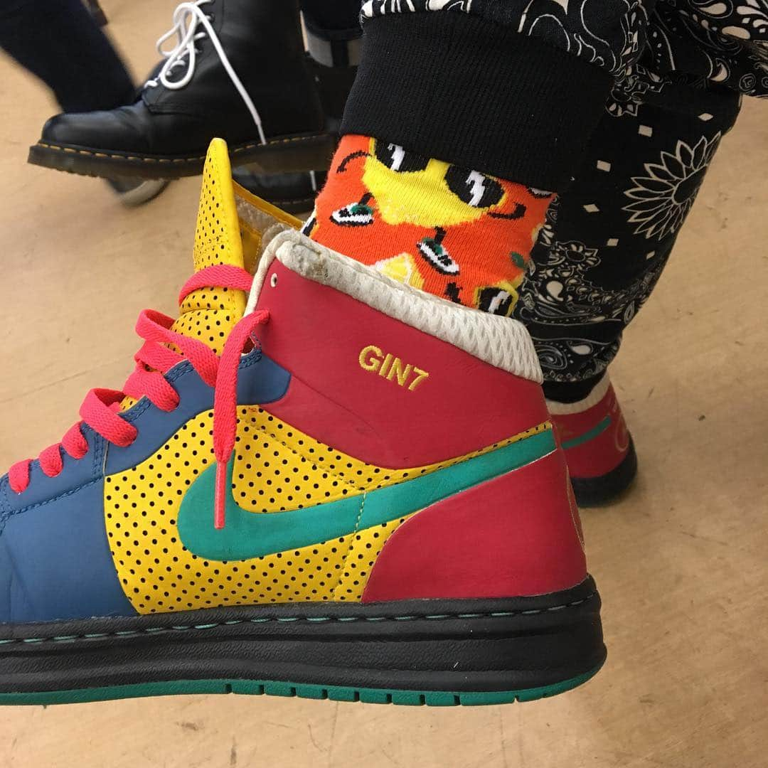 林大介さんのインスタグラム写真 - (林大介Instagram)「GIN７林 #ナイキ #NIKE #スニーカー #自分で文字入れたらしい #GIN7 #ギンナナ #コンビ名 #え #ダサくない #ギンナナ菊池氏」4月12日 10時41分 - daisukehayashinsta