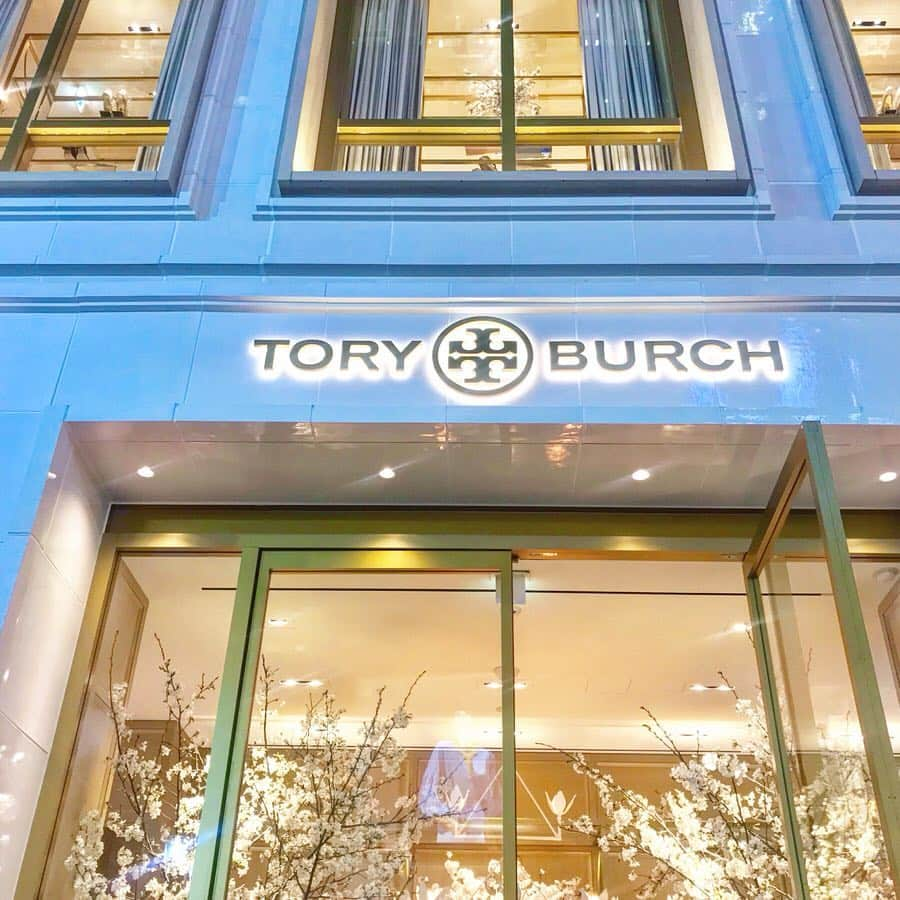 布川桃花さんのインスタグラム写真 - (布川桃花Instagram)「銀座店オープン👏🏻 @toryburch , #toryburchginza #toryburch #トリーバーチ」4月12日 10時43分 - momoka_fukawa