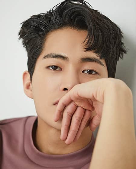 のインスタグラム：「Kim Gun Woo Jin 💜 for Grazia Korea February 2019. 📸 by Lee Young Hak . . . . . . #김건우 #KimGunWoo #koreanactor  #koreanboy #oppa #asianboy#아지트샵 #추천멘토 #치위생사 #간호사 #직장인부업 #미용인 #미용 #연남동카페 #연남동맛집 #신혼여행 #신혼 #신혼부부 #おしゃれ #オシャレ #いいね返し #フォロー #韓国人 #韓国 #セルカ #自撮り #ファッション #フォロー」