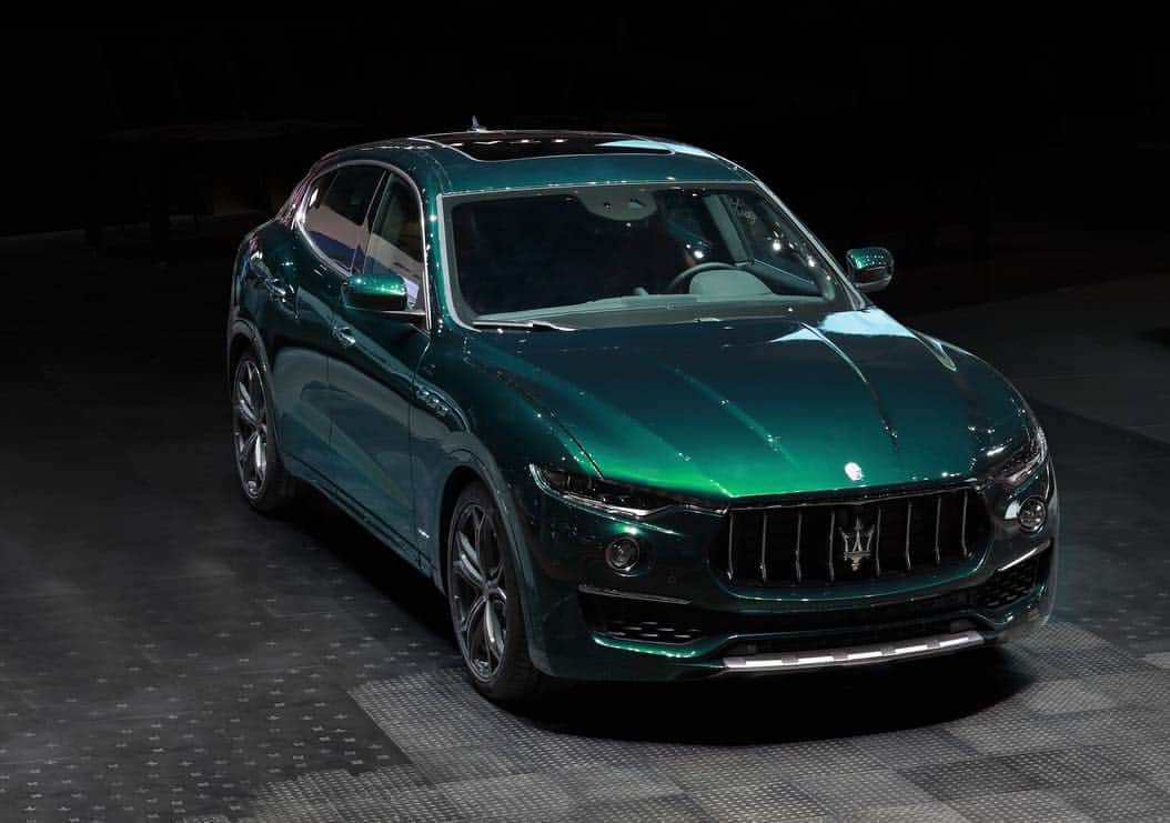 Maserati Japan | マセラティ ジャパンのインスタグラム：「マセラティはミラノサローネの開催に合わせて、ミラノの各地でイタリアの洗練されたクラフトマンシップを紹介するエクスクルーシブ・プログラム「マセラティ・クラフト・イタリアン・エクスペリエンス」を展開。新しいカスタマイゼーション・プログラムを施したモデル「レヴァンテ ONE OF ONE」も披露しました。」