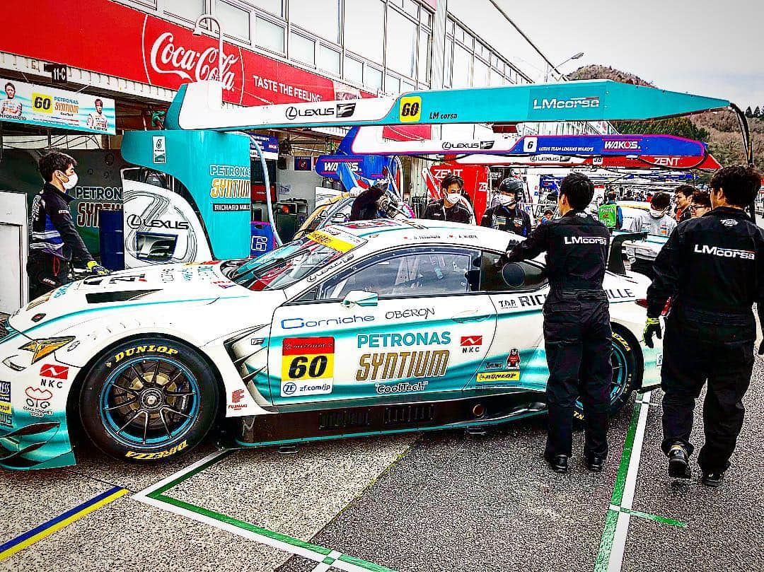 吉本大樹さんのインスタグラム写真 - (吉本大樹Instagram)「いよいよ？やっと？もう？ #SuperGT #開幕戦 今年に入って4700km以上もテストしたみたい。昨年のセパンテストの比じゃない距離。勿論まだ足りないし満足いく結果で開幕を迎える訳ではない。けど出し切って結果に結びつける！ #LMcorsa の応援どうぞ宜しくお願いします👊🏻 #Lexus #RcfGT3 #Dunlop」4月12日 21時38分 - hiroyoshimoto