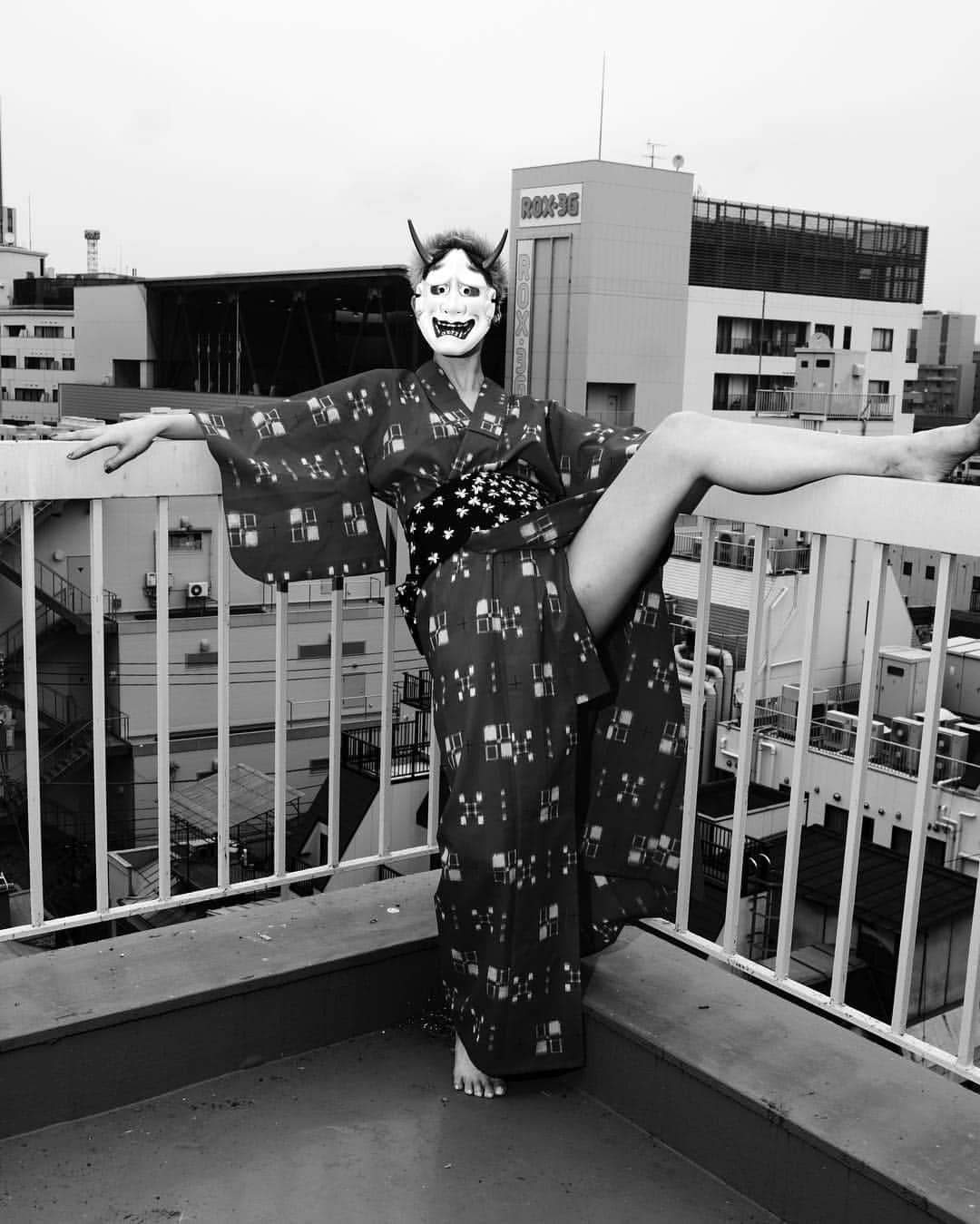 Q. Sakamakiさんのインスタグラム写真 - (Q. SakamakiInstagram)「Risako, 27, poses at her home that will be demolished soon, due to the gentrification or redevelopment in Asakusa, before Tokyo’s 2020 Olympic games. The fate of her home brought her lots of emotions — sorrow, fear, and anger. At the same time, she has a new life with the challenging of new job. Hannya, a Japan’s devil mask, on the 2nd image is a symbol of anger as well as that of wisdom to get the insight of the true nature of reality, as life continues. Thanks for sharing the last precious moments, @risarisaww.」4月12日 20時19分 - qsakamaki