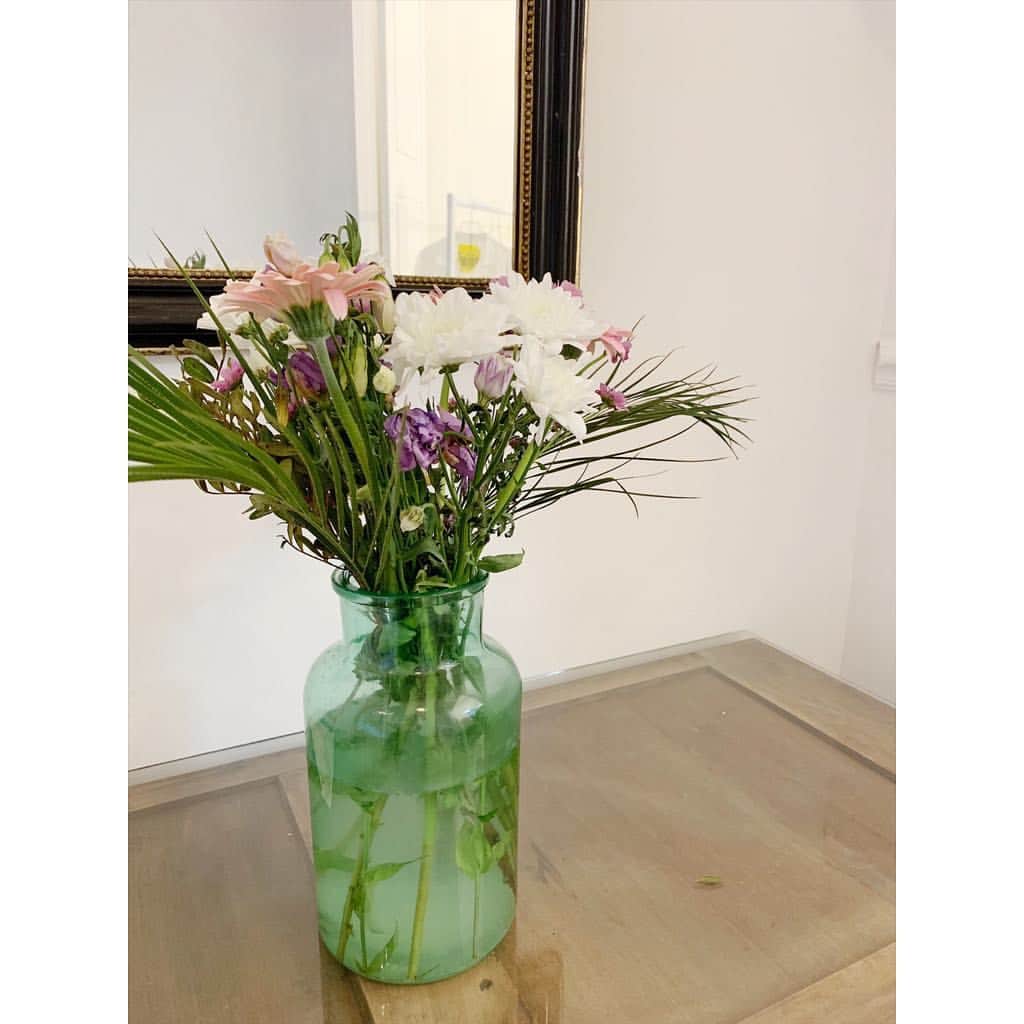 川島幸恵さんのインスタグラム写真 - (川島幸恵Instagram)「今週もお疲れさまでした🥳﻿ ﻿ ﻿ #weekend #fridaymood #flowers #flower」4月12日 20時21分 - sachie118