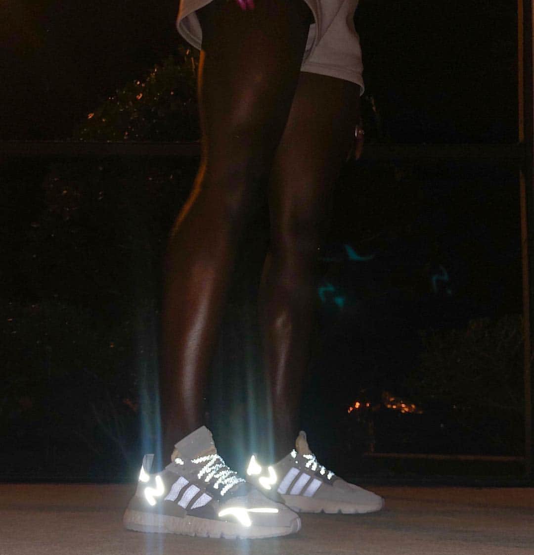デズリー・ヘンリーさんのインスタグラム写真 - (デズリー・ヘンリーInstagram)「They call these the #NiteJogger for a reason ⚡️ @adidasoriginals #CreatedWithAdidas . . . #Kotd#Potd#AdidasOrginals#newkicks#sneakerhead#sneakerheaduk#adidasoriginals#reflectiveshoes#trainers#trainerhead#whitesneakers」4月12日 20時21分 - desiree_lh