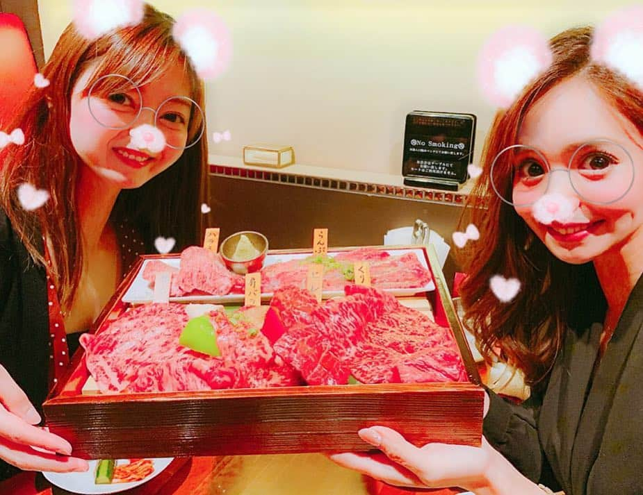 山下莉奈さんのインスタグラム写真 - (山下莉奈Instagram)「昨日はゆかりちゃんうたちゃんと焼肉😍はじめての金子💕 美味しかったぁぁ🤤💕 メインはゆかりちゃんの誕生日のお祝いなのでっ🎉 泣きそう〜って言ってくれる位喜んでくれて良かった🥰 でも お店の予約から何からうたちゃんに頼りっぱなし😭❤️ 私は遅刻するし目が泳ぐしポンコツ炸裂😂 うたちゃんに足向けて寝れないわ🤭 でもすっごい楽しい夜だった🥰❣️ #焼肉かねこ」4月12日 20時22分 - rinayamashita