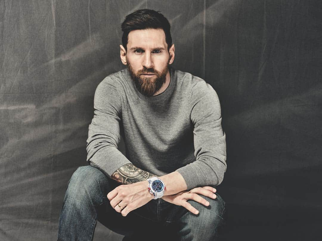 リオネル・メッシさんのインスタグラム写真 - (リオネル・メッシInstagram)「En un honor poder presentarles la primera edición limitada del reloj JACOB&MESSI hecho por @jacobandco.  It's an honour for me to present you with the first JACOB&MESSI limited edition watch collection made by @jacobandco.」4月12日 20時25分 - leomessi