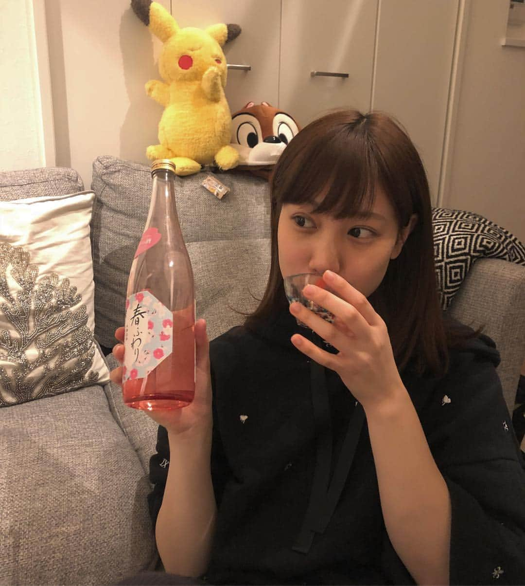 高野祐衣さんのインスタグラム写真 - (高野祐衣Instagram)「吉乃川さんの本醸造酒『春ふわり』で おうちのみ。  ラベルもかわいくて 春にぴったり♡ その名の通り、ふんわりした甘さ☺︎ .  #日本酒 #日本酒女子 #吉乃川 #花ふわり」4月12日 20時42分 - yuipooon12_06