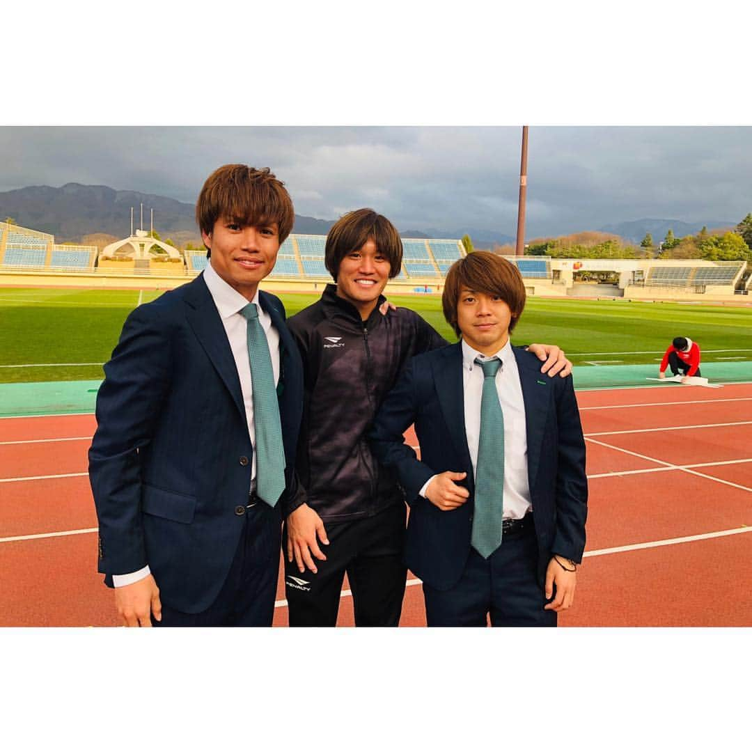 小池純輝さんのインスタグラム写真 - (小池純輝Instagram)「. F-connectのメンバー3人で写真撮影✨ それぞれの立場で全力を尽くそう❗️ こうやって試合で会えるのは嬉しい⚽️ #jleague #jリーグ #j2 #東京ヴェルディ #tokyoverdy #verdy #verdyfamily #soccer #football⚽ #football #サッカー #フットボール #小池純輝 #19 #⚽️ #モンテディオ山形 #梶川諒太 #三鬼海 #fconnect」4月12日 20時54分 - junki_koike