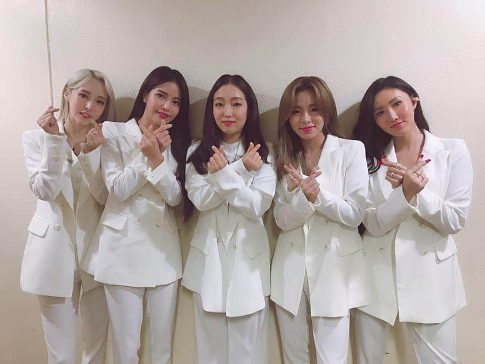 Mamamooさんのインスタグラム写真 - (MamamooInstagram)「[#마마무] 오늘 밤 10시 뮤직셔플쇼 <더 히트>에 맘무가 출연합니다📺  무무들의 소울을 충전해줄 수 있는 스페셜한 매시업 무대가 기다리고 있으니 무무들 모두 채널 고정!  #MAMAMOO #정인 #뮤직셔플쇼더히트」4月12日 20時56分 - mamamoo_official