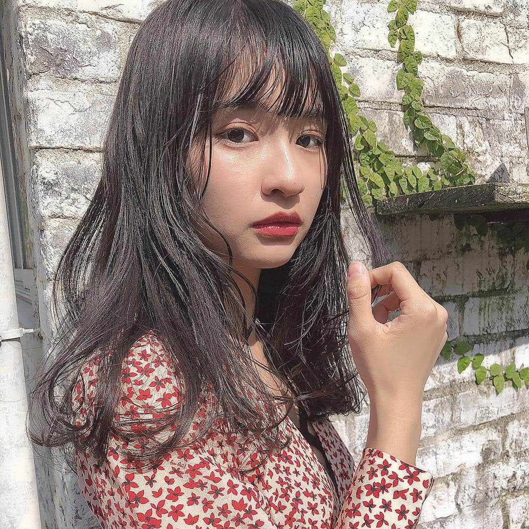 飛田彩さんのインスタグラム写真 - (飛田彩Instagram)「顔周りの毛 全体のバランス 髪の質感  1人1人違っていますので 1人1人に合わせて調整をします💗  初めての方も アットホームな美容室なので 是非緊張しないでお越しください💗  ご予約お待ちしています！！ #初カラー#ハイライト#ラインボブ#ブルーグレージュ#グレージュ#ラベンダー#ラベンダーグレーアッシュ #小顔ショート#骨格カット#set#社会人#ラベンダーグレージュ」4月12日 20時58分 - tobiayatobi