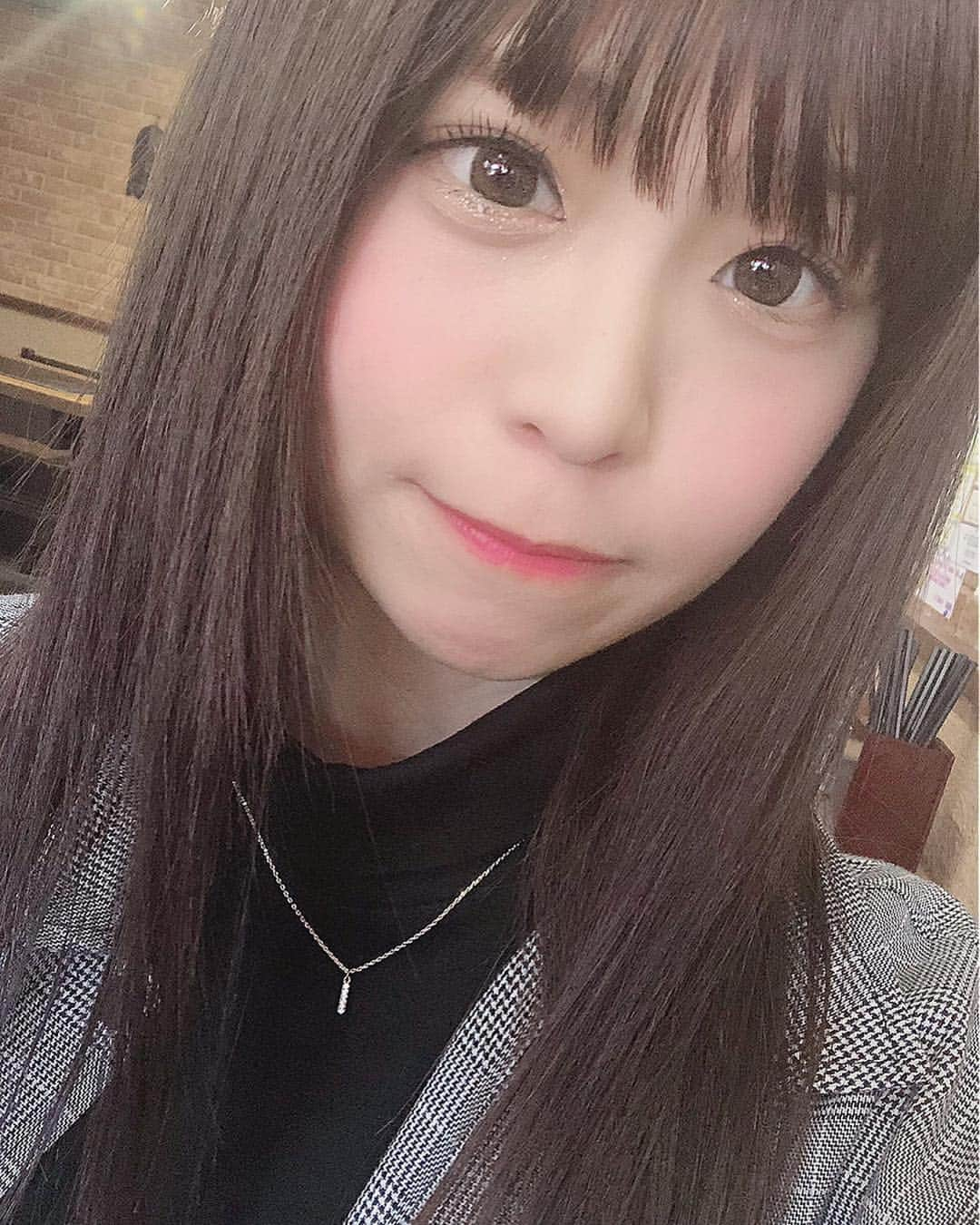 岡田美紅のインスタグラム：「久々のインスタ🤦🏻‍♀️💦ﾀｯﾊｰ  深井ねがい氏とおそろいの ネックレス🥳💕 #深井ねがい ちゃん #気付いてくれるかな」