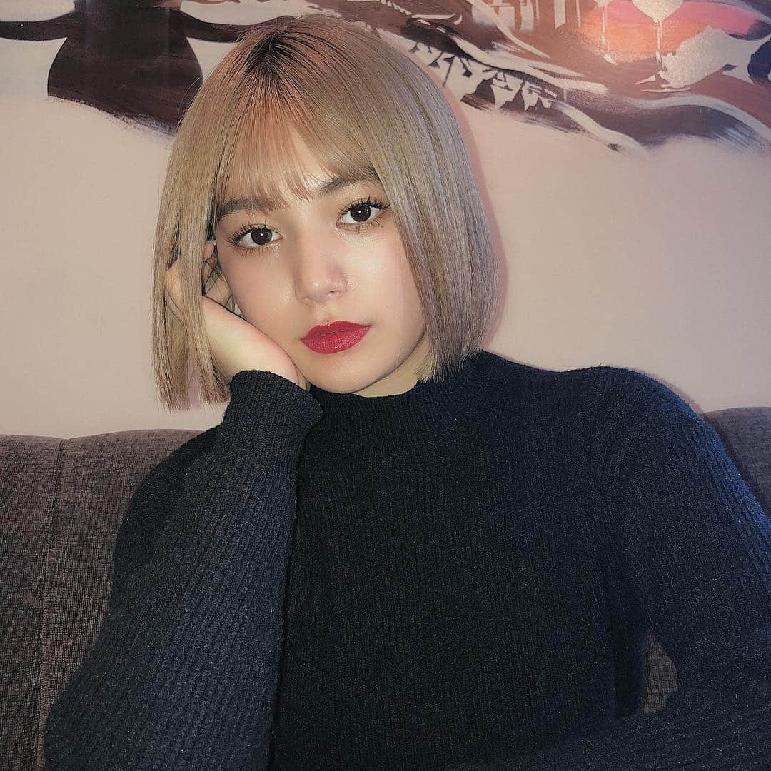浪花ほのかのインスタグラム：「、 、 、  たくさん聞くけど、 みなは、私の何色のリップがお好きですか〜？ #リップ #メイク #渋谷カフェ #マットリップ」