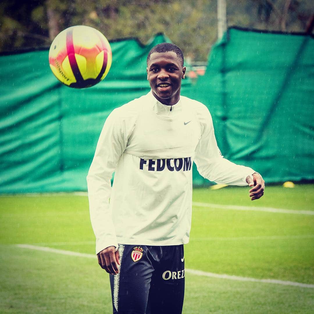 ASモナコさんのインスタグラム写真 - (ASモナコInstagram)「📸 @fbtoure_25 ⚽️👀」4月12日 21時04分 - asmonaco