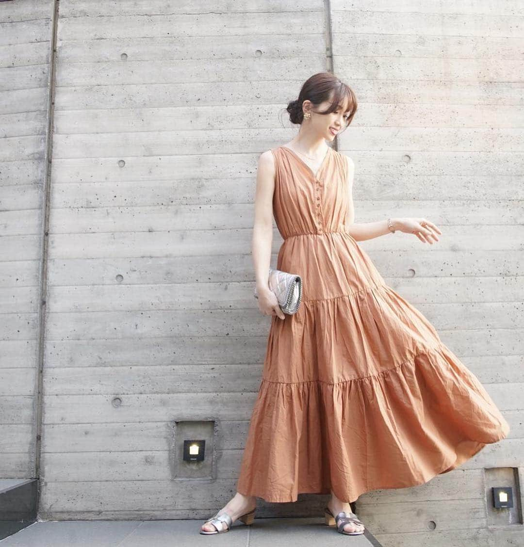 ur'sさんのインスタグラム写真 - (ur'sInstagram)「. . 【 style share 】 ティアードワンピース 品番:BTXU0492 ¥4,990+tax . @ayakokida 様、素敵なコーディネートをありがとうございます！ 1枚でコーディネートの主役になるワンピースです👗🧡 . STYLE SHARE 募集中！ ハッシュタグは『#urs_styling』 素敵な着こなしは、紹介させて頂くことがあります。 . #urs_official #ユアーズ #レディース #fashion #コーディネート #ワンピース #ティアードワンピース . . #Repost @ayakokida ・・・ ﻿ ﻿ やっとまた明日から少しづつ暖かさがもどるみたいで嬉しい😍✨﻿﻿ 旅行用に @urs_official で#ティアードワンピース をGET♡﻿﻿ ﻿﻿ 軽くて１枚でコーデ完成！楽チンだけどウエストが切り替えになってるのでスタイルアップ👏🏻💯﻿﻿ ﻿﻿ 夏はやっぱりマキシワンピが一番好きー🌴✨﻿﻿ ﻿﻿ ﻿﻿ ﻿﻿ #urs #ユアーズ #urs_styling #fashion#outfit#ootd#COORDINATE#simple#casual#ファッション#コーディネート#コーデ#ママ#ママコーデ#156センチコーデ#sサイズコーデ#お出かけコーデ#春コーデ#シンプルコーデ﻿﻿﻿﻿ #今日の服#今日のコーデ#きょコ#いつコ﻿﻿﻿﻿﻿」4月12日 21時20分 - urs_official