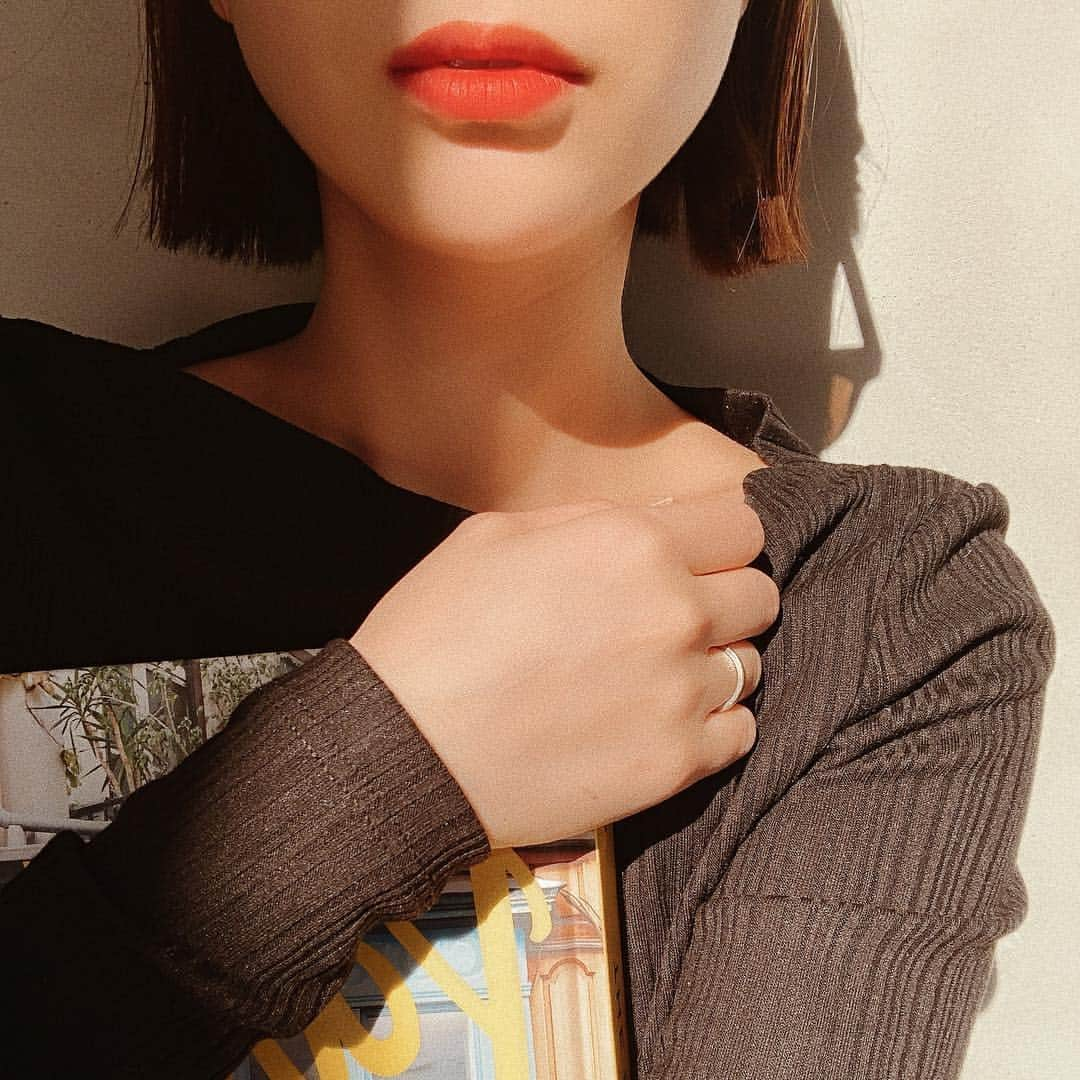 伊地知朋子さんのインスタグラム写真 - (伊地知朋子Instagram)「💄 つけた時の色味は こんな感じ。 ボブにして薄メイクに ワンポイントリップが したかったから ドンピシャ❤️ ____ #rouje #lip #jeannedamas」4月12日 21時12分 - tomoko_urbanbobby