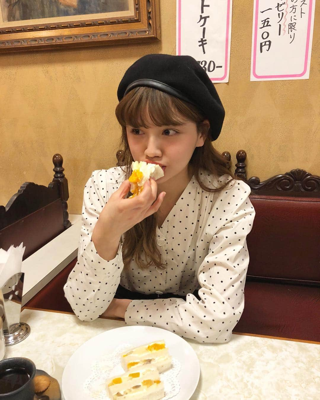 村田倫子さんのインスタグラム写真 - (村田倫子Instagram)「むしゃり。 minaの#フルーツサンド 特集みてね🍓 #食べりんログ #はまのやパーラー  @mina.magazine」4月12日 21時13分 - rinco1023