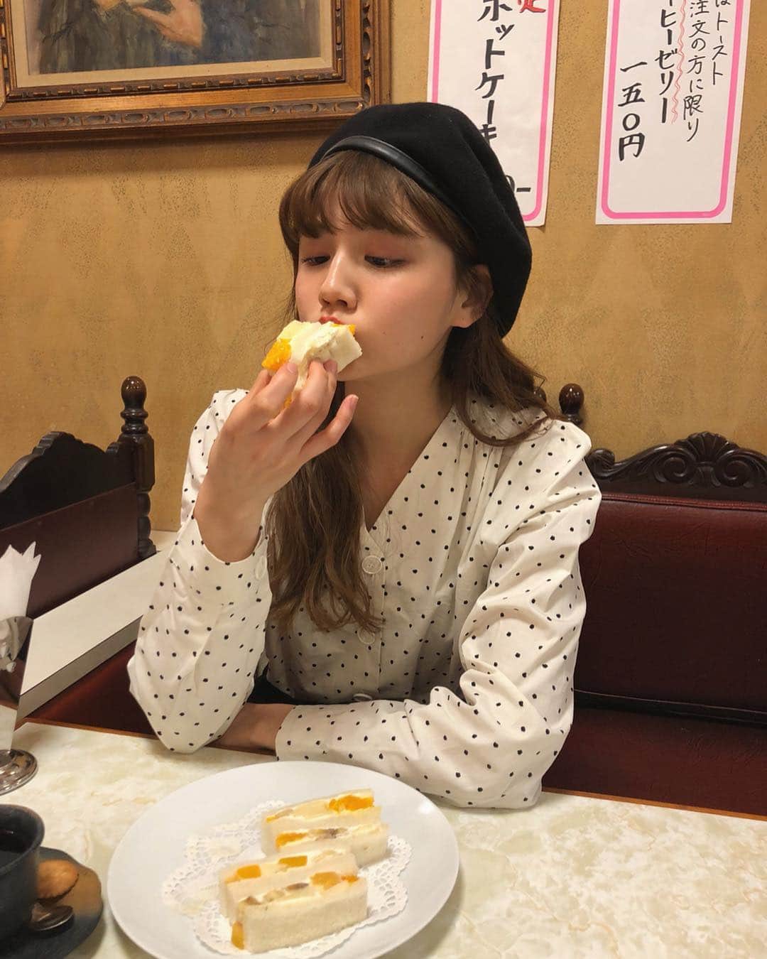 村田倫子さんのインスタグラム写真 - (村田倫子Instagram)「むしゃり。 minaの#フルーツサンド 特集みてね🍓 #食べりんログ #はまのやパーラー  @mina.magazine」4月12日 21時13分 - rinco1023