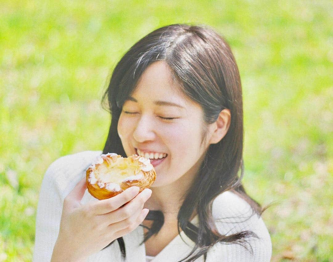 真原彩さんのインスタグラム写真 - (真原彩Instagram)「﻿ ﻿ ﻿ 代々木公園ポートレート🌲 ﻿ ピクニックー！ ﻿ 今日も寒かったですね、、、⛄️ おやすみ何しようかな、、、 ﻿ ﻿ ﻿ ﻿ 📸 @sayaka_yukino  レタッチ @aya_sanahara ﻿ ﻿ ﻿ ﻿ ﻿ ﻿  #代々木公園 #作品撮り  #被写体 #jpn  #impression_shots  #japanesemodel  #その瞬間に物語を  #jp_portrait部  #お写んぽ  #カメラ好き  #jp_mood  #ポートレート撮影  #ポートレート部  #ポートレートモデル #ポートレート女子 #daily_photo_jpn  #カメラのある生活  #portraitofjapan  #東京カメラ部  #hueart_life #smile_jp  #photogram_archive  #pt_life_  #japan_portrait_club  #デジタルでフィルムを再現したい  #ポトレ  #일본인  #팔로우」4月12日 21時24分 - sanahara_aya