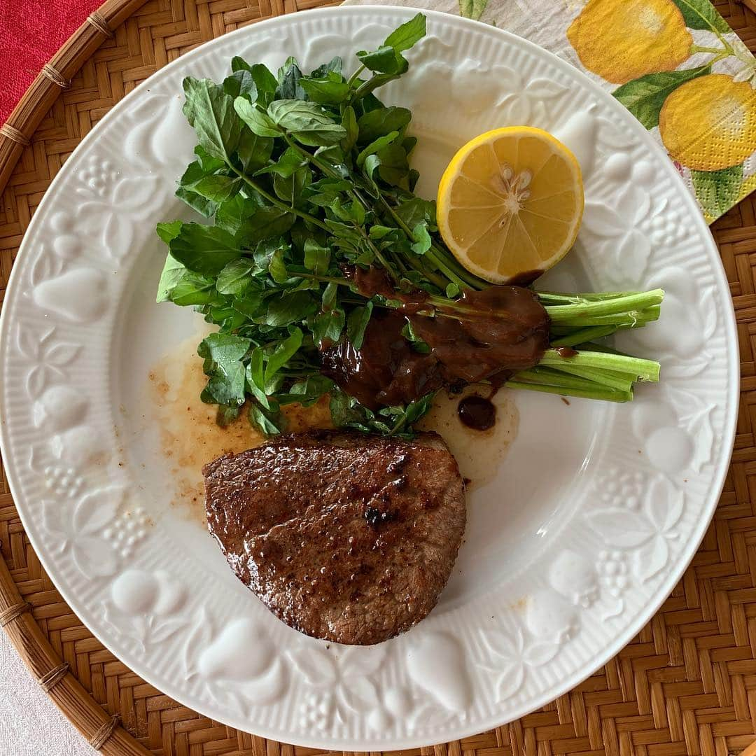 夏木マリさんのインスタグラム写真 - (夏木マリInstagram)「今日は唄うので肉🍖  #steak #うちめし #lunch #live #natsukirock  #marinatsuki #夏木マリ」4月12日 12時39分 - mari_natsuki