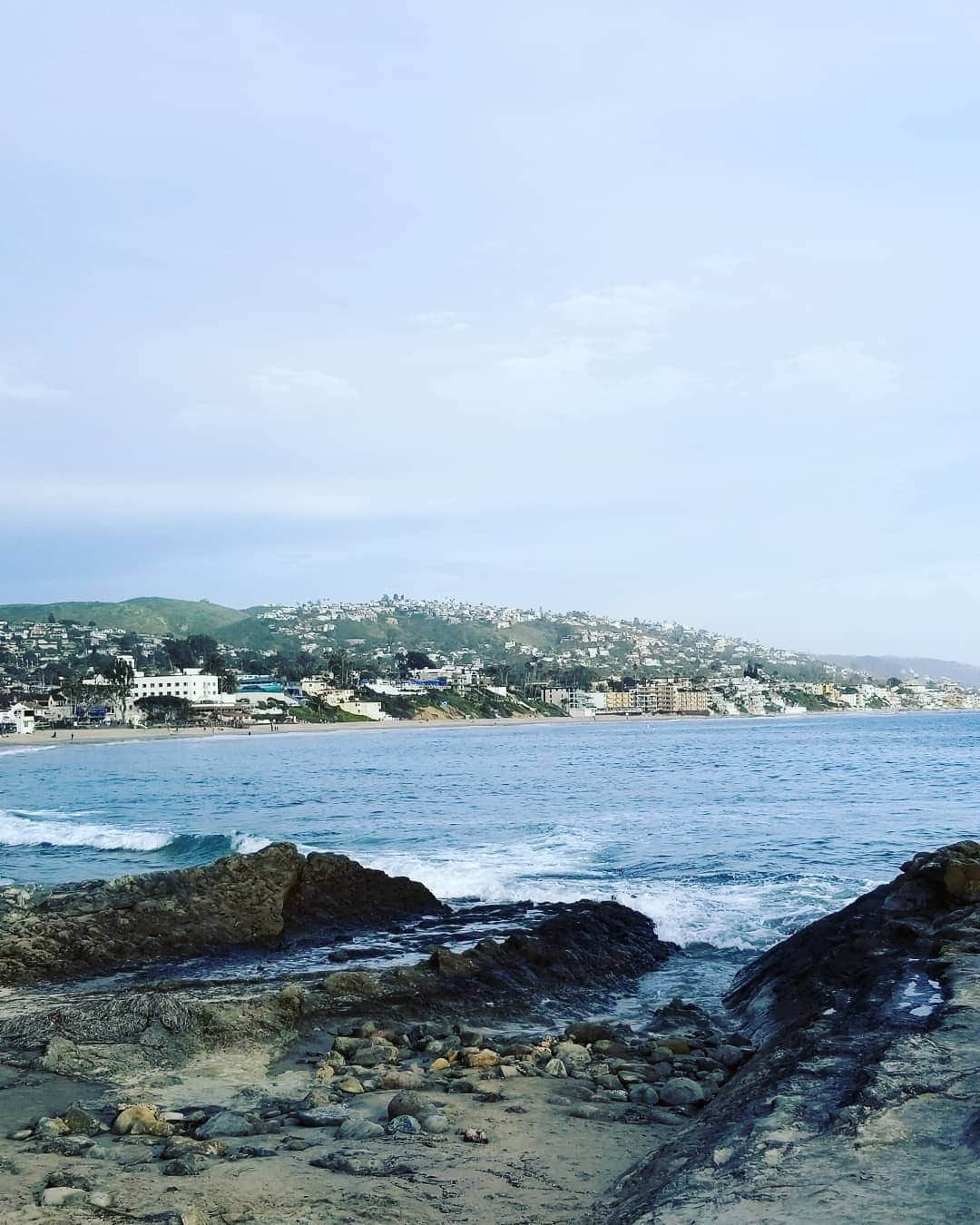 ミハル・ブジェジナのインスタグラム：「Beautiful walk on the beach and great afternoon with the wife ;)」