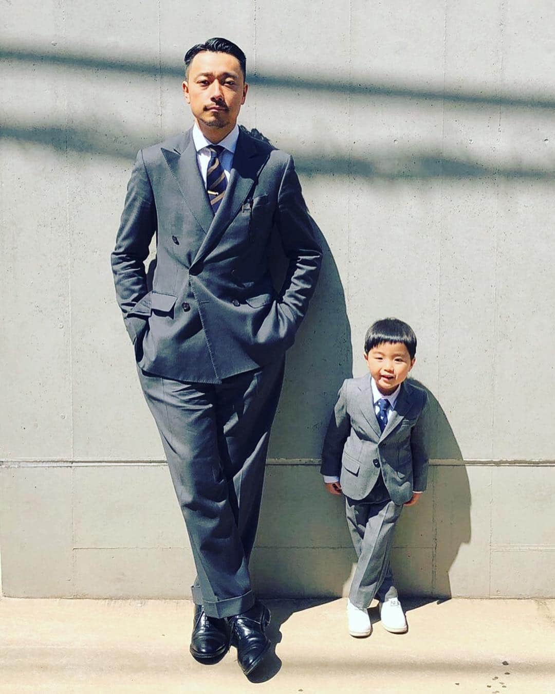 長山一樹のインスタグラム：「相棒 2nd。 2枚目の長男はこども園の面接で亀の絵に向かって先生が「これは何？」と聞くと「オッパイ！」と即答。次男の面接も同じ先生で「お兄ちゃんと仲良くしてますか？」と聞かれると「まぁ、普通」と言い先生は「落ち着いてますね。」と返す。。。 どちらも奇跡的に同じこども園に通うことができました。」