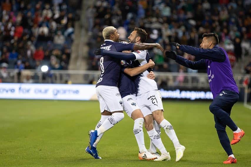 ミゲル・ラジュンのインスタグラム：「Emocionado con alcanzar mi primer final con @rayados. . Muchas gracias a todos por su cariño, este fue un gol especial, gracias a quienes siempre me han apoyado, es para mi un orgullo celebrar con ustedes, y claro que también gracias a todos los "haters" que andan por ahí, disfrútenlo todos. 😎😜 . #ClásicoRegio #final #orgullodeserrayado」