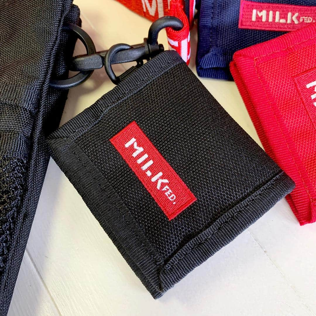 MILKFED.さんのインスタグラム写真 - (MILKFED.Instagram)「コンパクトサイズで 使いやすいコインケース！ フェスやレジャーシーンにオススメ♡ マジックテープ仕様です！  BAR LOGO EASY COINCASE ¥2,000+TAX  #milkfed #milkfedjp  #coincase #travel #bag」4月12日 12時58分 - milkfedjp