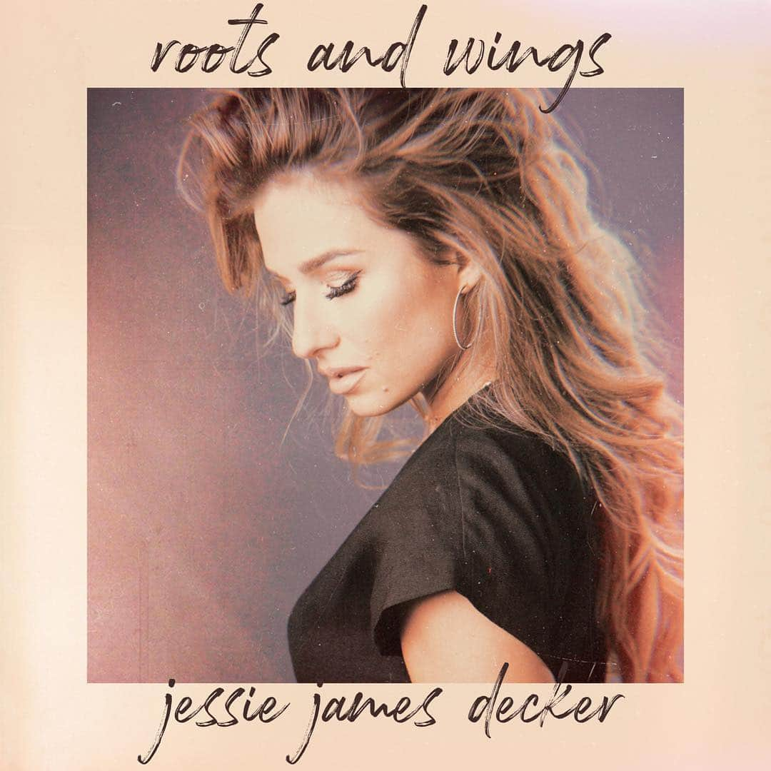 Jessie Jamesさんのインスタグラム写真 - (Jessie JamesInstagram)「My new single #RootsandWings is out everywhere now!! This is one of my favorite songs I’ve written and I’m so excited to share it with y’all!!! Link in my bio」4月12日 13時03分 - jessiejamesdecker