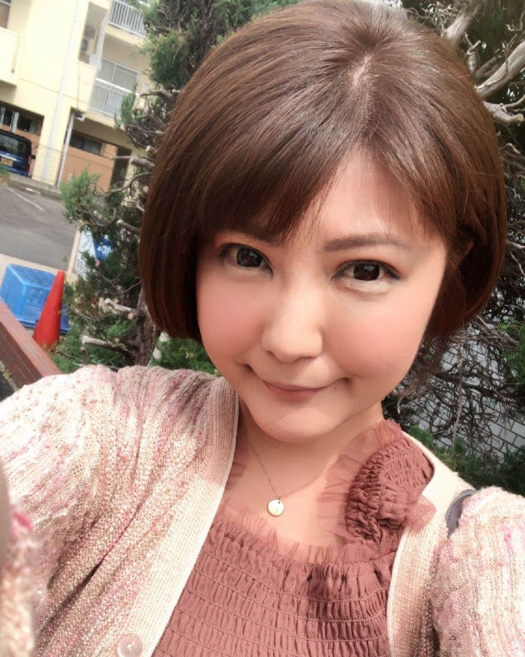 今村知可さんのインスタグラム写真 - (今村知可Instagram)「今日は、GT前のり💖  その前に美容室に＾＾ 綺麗にしてもらったよ＾＾ 眩しい顔してるけど笑笑  明日から楽しみ💖またスケジュールアップします！  #supergt #キャンギャル #レースクイーン #japanesegirl #美容室 #ショートヘア #カット #カラー #春色」4月12日 13時04分 - chikalanguage