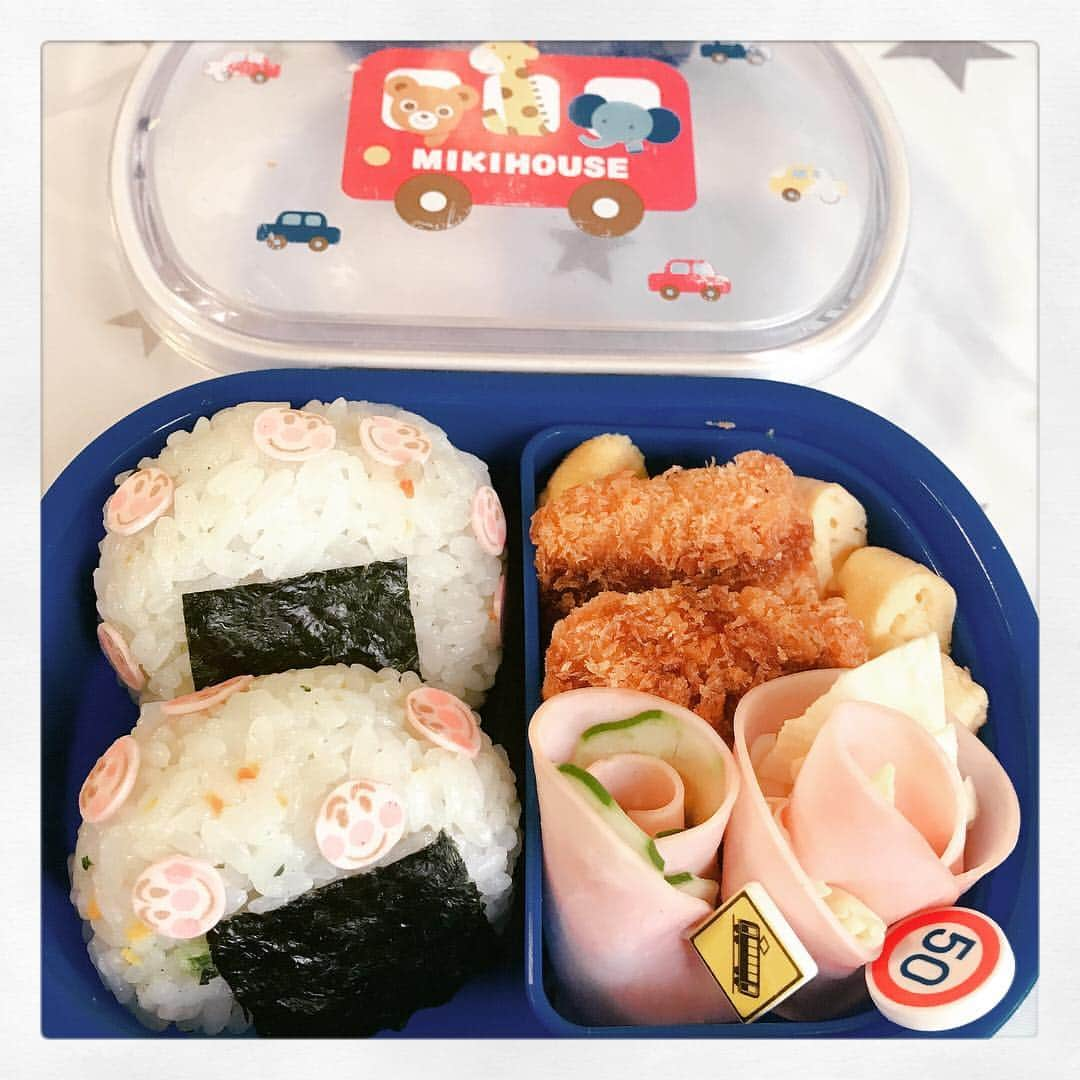 佐藤康恵さんのインスタグラム写真 - (佐藤康恵Instagram)「幼稚園の初お弁当🍙🍱😊🌸✨ 全く特に凝っていません😅が、 愛情はた〜〜〜〜〜〜っぷり💖 さぁて、完食してくれるかなぁ🌟 #お弁当 #son #佐藤康恵 #mama #actress #model #spring #さとうやすえ #二児の母 #アンパンマン #幼稚園 #kindergarten」4月12日 13時05分 - yasuesato.official