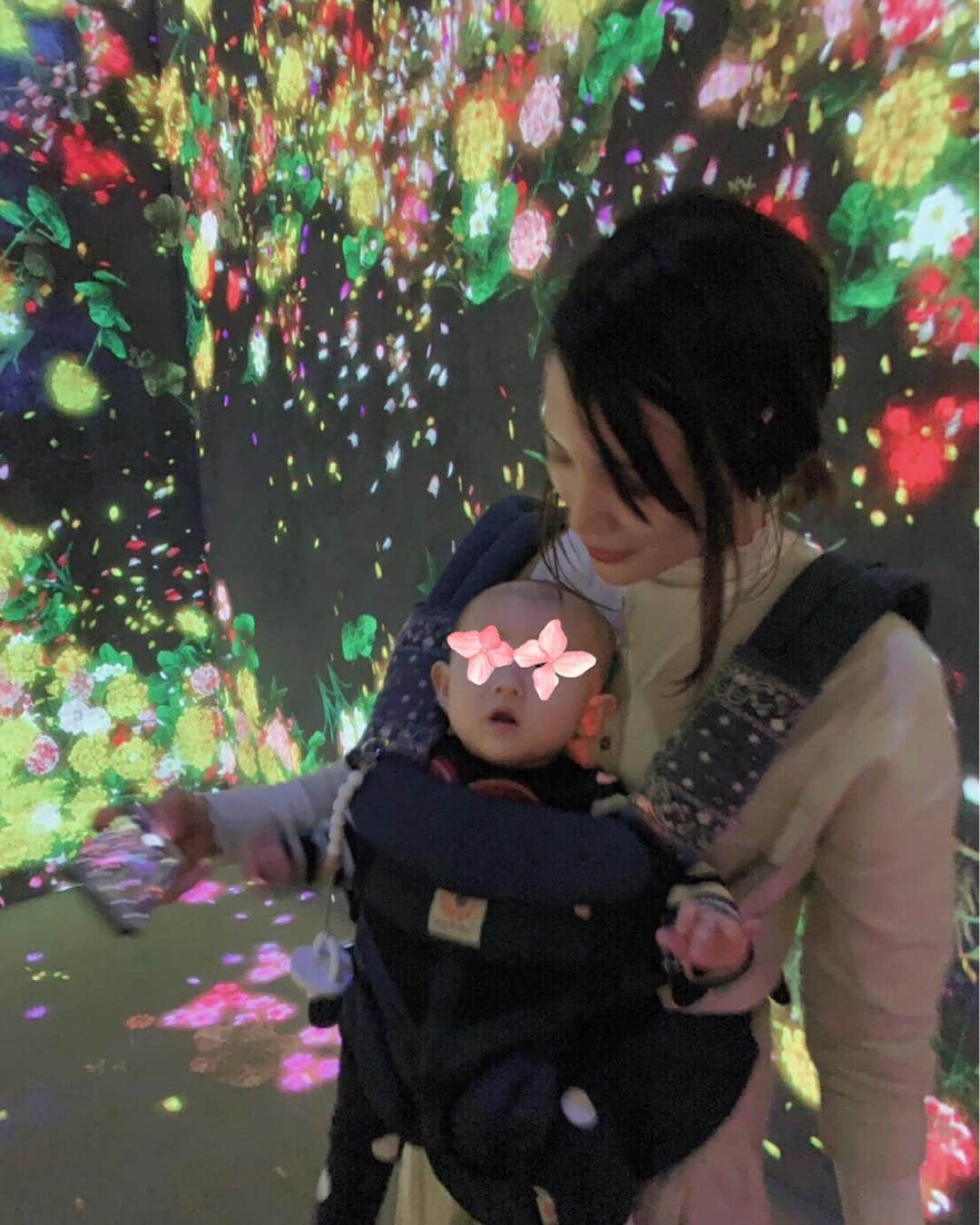 小松舞さんのインスタグラム写真 - (小松舞Instagram)「w/ @toriyabe_xoxo  #チームラボ #teamlab #teamlabborderless  #知育」4月12日 13時16分 - mai_____k_