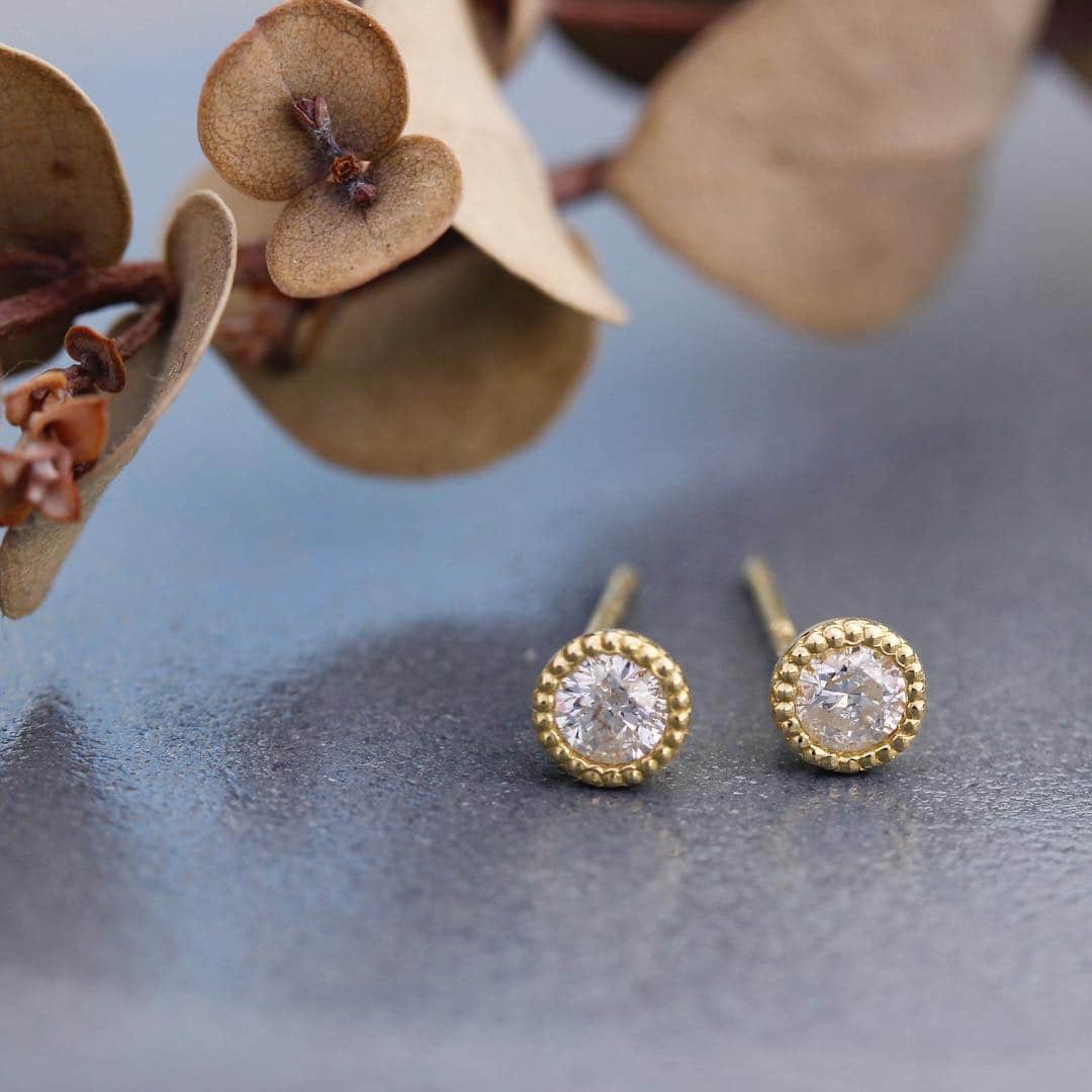 erudo_jewelry salonのインスタグラム：「ダイヤモンドのピアス ¥34,800  #エルドーerudo  #福山市で結婚指輪を選ぶなら  #4月の誕生石  #ダイヤのピアス  #大人女子 #アクセサリー女子 @accessory.joshi  #女子の憧れ #ペアリング  #大人カジュアル」