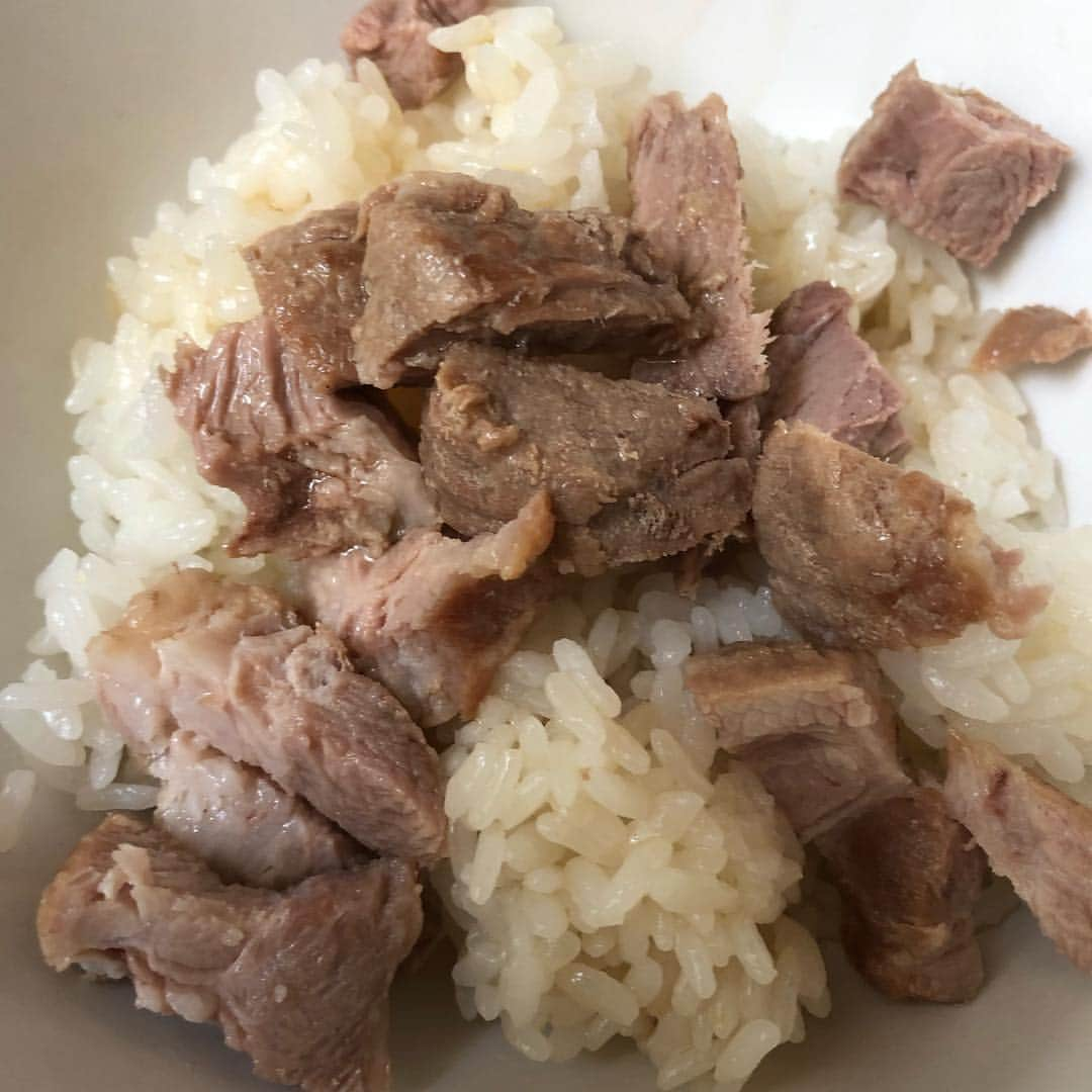 北原徹さんのインスタグラム写真 - (北原徹Instagram)「味見を兼ねて、 #賄い飯 ？  本日12日18:00くらいから、まあダラダラと代々木事務所のお別れ会とPLEASE創刊3周年記念の飲み会します。絶賛仕込み中〜〜！」4月12日 13時45分 - torukitahara