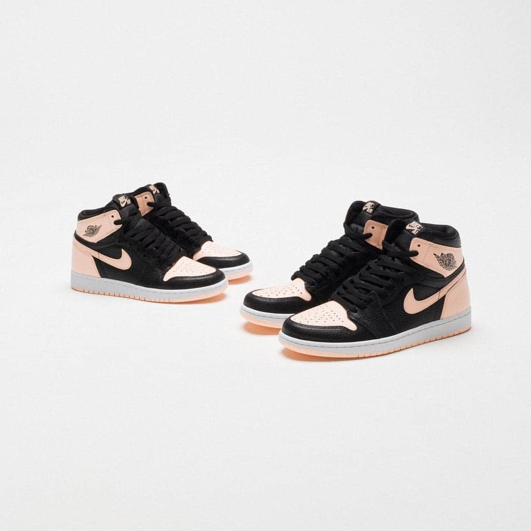 UNDFTDさんのインスタグラム写真 - (UNDFTDInstagram)「Air Jordan 1 Retro “Crimson Tint” // Available Friday 4/12 at All Undefeated Chapter Stores and Undefeated.com」4月12日 13時41分 - undefeatedinc