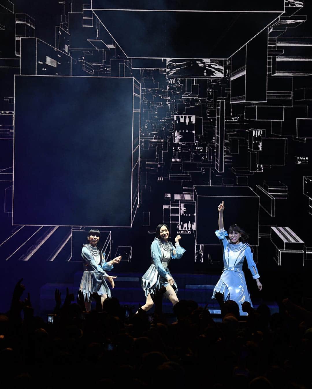 Perfumeさんのインスタグラム写真 - (PerfumeInstagram)「So much love for Seattle last night. 💖 Heading to #Coachella this weekend, then off to San Jose next week! #FuturePopTour has been so much fun so far. 🎤🎤🎤 More tour info - link in bio. #prfm 📸 Abbey Raymonde」4月12日 13時44分 - prfm_official