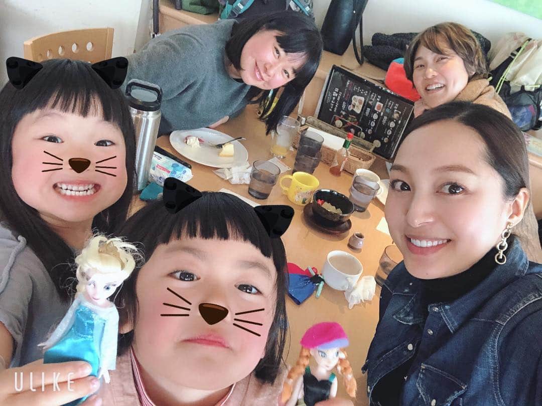 福間文香のインスタグラム：「久々 アクアメンバー&可愛いガールズ🐱と女子会❤️ #📷 #👖 #🍴 #🌞 #girlslunch  #lunch #fun #day」