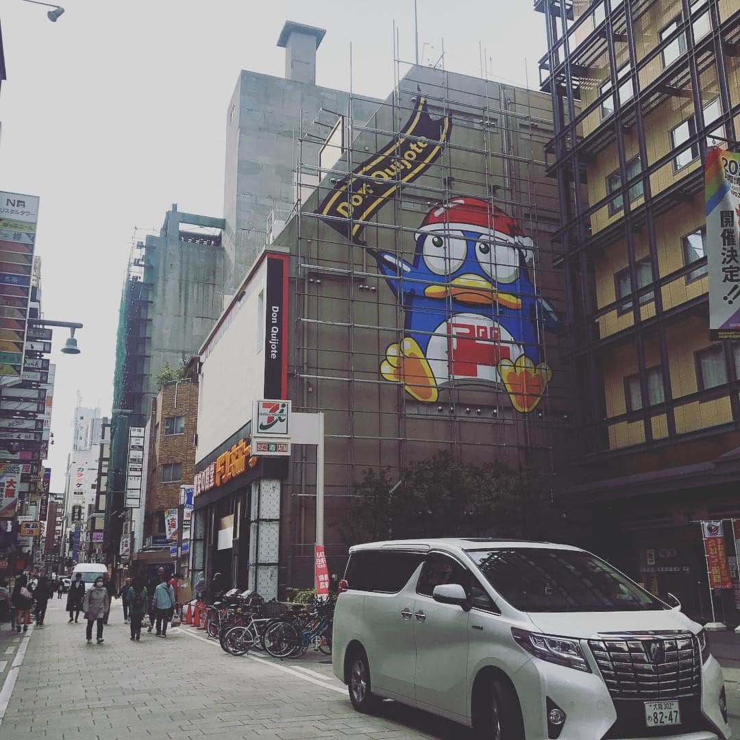 下野佐和子さんのインスタグラム写真 - (下野佐和子Instagram)「大阪の街はドンドン....と言うか、バンバン宿泊施設なんかが建って行ってて、建設ラッシュですね🏙🌆あのほぼ廃墟駐車場も、手をつける日が来るなんて思ってなかったな〜😳何ができるのかしら？ SHIDAX GOLD🎤✨も、STANDARD BOOK STORE📚も無くなっちゃった。気に入ってる場所や思い出の場所が無くなるのは、寂しいですね💦 #大阪 #ミナミ #シダックスゴールド宗右衛門町 #standardbookstore #宗右衛門町パーキング #ほぼ廃墟 #元ダンスホール #変わりゆく街並み #2019 元の形が無くなって、忘れちゃうって寂しいよね〜🙇‍♀️💦」4月12日 14時17分 - osawadon_sawako