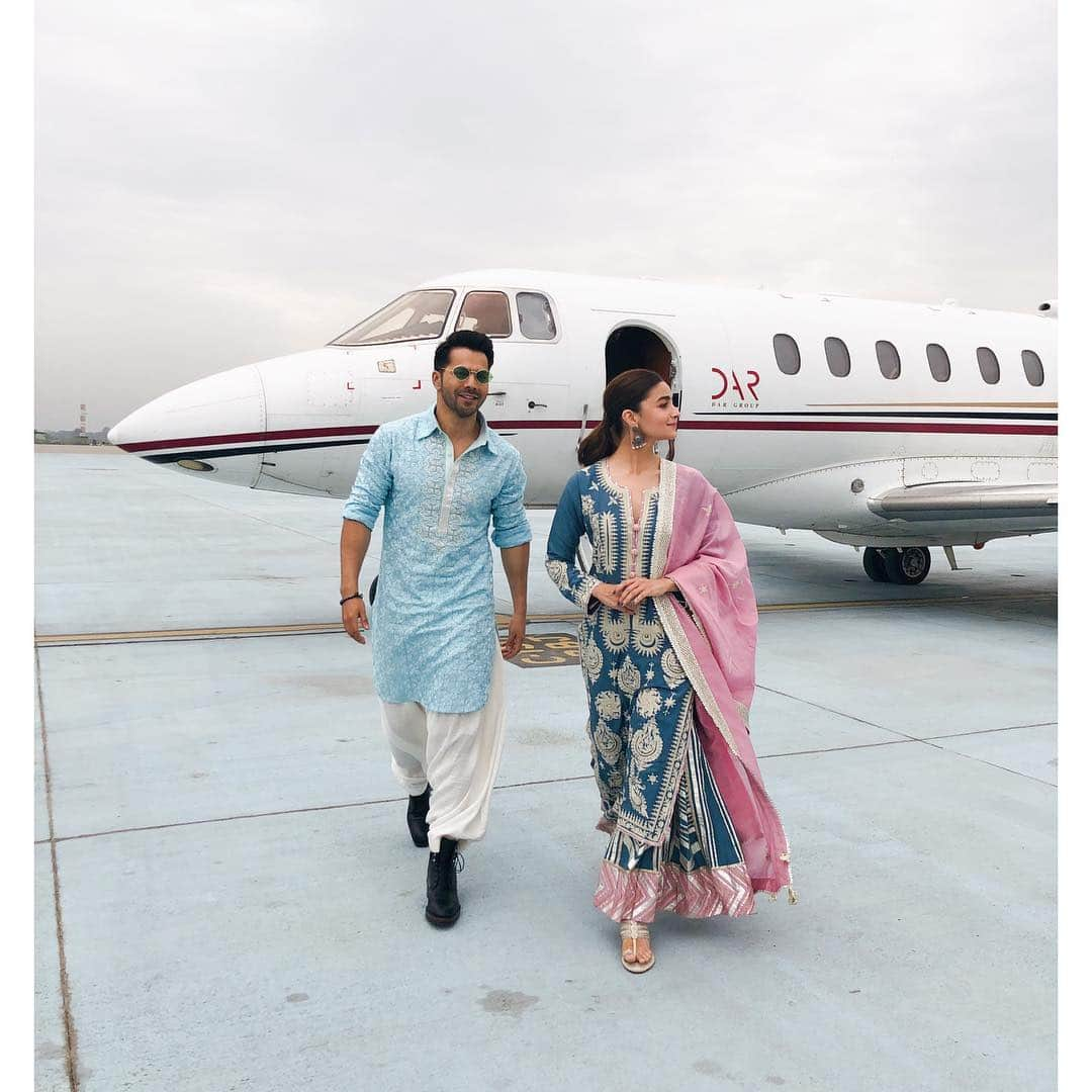 Varun Dhawanさんのインスタグラム写真 - (Varun DhawanInstagram)「जालंधर सत श्री अकाल. Was amazing to be greeted by our airforce when we landed. #india」4月12日 14時21分 - varundvn