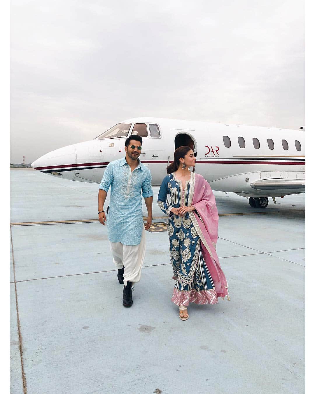 アリア・バットのインスタグラム：「Jalandhar 💙 5 days to go..💃🏻」