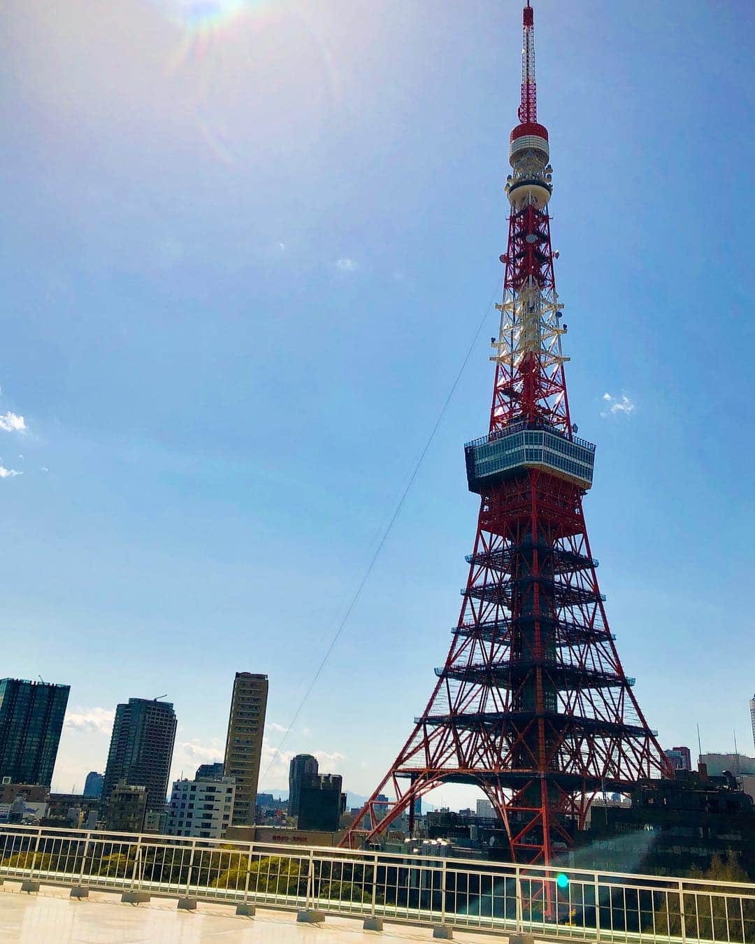 東京プリンスホテルさんのインスタグラム写真 - (東京プリンスホテルInstagram)「【「ROOFTOP YOGA」ご予約受付開始！】⁣﻿ ⁣﻿ 東京タワーを間近に望む、緑あふれる都心の“PARK”でピクニック。⁣﻿ 10連休の最後の2日間はイベント「PARK DAY」で気ままにくつろぎませんか？⁣﻿ ⁣﻿ 東京プリンスホテルでは、「ROOFTOP YOGA」を開催！⁣﻿ 普段入ることのできないホテルの屋上で、⁣﻿ 間近に見える東京タワーを眺めながらのヨガをお楽しみいただけます。⁣﻿ ⁣﻿ ■ROOFTOP YOGA⁣﻿ ⁣﻿ [会場]東京プリンスホテル 屋上⁣﻿ ⁣﻿ [日時] ⁣﻿ 5.5 Sun. 3:00P.M.～4:00P.M.⁣﻿ 5.6 Mon.7:30A.M.～8:30A.M.(ステイプラン限定)⁣﻿ 5.6 Mon.3:00P.M.～4:00P.M.⁣﻿ ⁣﻿ [料金] １名さま \1,500⁣﻿ ⁣﻿ [定員] 各回30名さま⁣﻿ ⁣﻿ イベントのご予約はこちら　http://bit.do/ry19⁣﻿ ステイプランのご予約は近日公開予定！⁣﻿ ⁣﻿ ＜「PARK DAY」Instagramキャンペーン＞⁣﻿ 5.5 Sun.~5.12 Sun.⁣﻿ ホテルアカウントをフォローして、ハッシュタグ#parkday #tokyourbanresort をつけて投稿！⁣﻿」4月12日 14時43分 - tokyoprincehotel