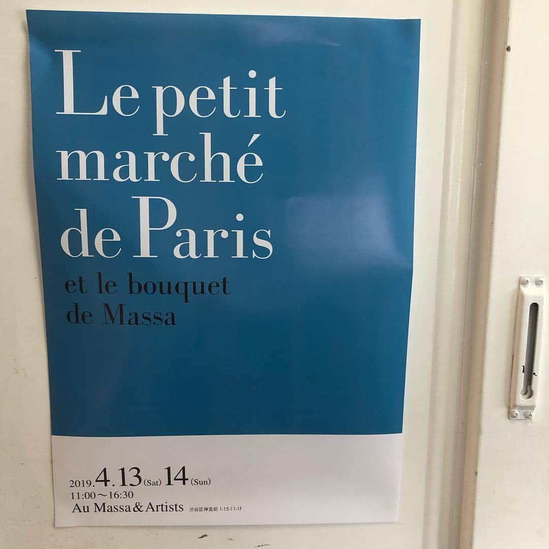 五明祐子さんのインスタグラム写真 - (五明祐子Instagram)「とうとう明日明後日、 プチマルシェ開催します✨ 会場の都合上1度に入れる人数が少ないため、 朝10時より整理券をお配りします。通常ですと午後のほうが整理券無しで入れて比較的ゆっくりです☺️ 13時から14時までお昼休みになります🙇‍♀️ イベントについてMassa&Artistsへの直接のお問い合わせはご遠慮くださいませ🙇‍♀️ そして… 後ほど（わたしの設営作業次第なので時間はわかりませんが💦） インスタライブ、予定しております！ ではでは明日、明後日お待ちしております〜☺️✨ ・ ・ #lepetitmarchédeparisetlebouquetdemassa#今回のポスターはブルー#いつもジョー君が作ってくれるかわいいポスター☺️」4月12日 14時58分 - gomyoyuko