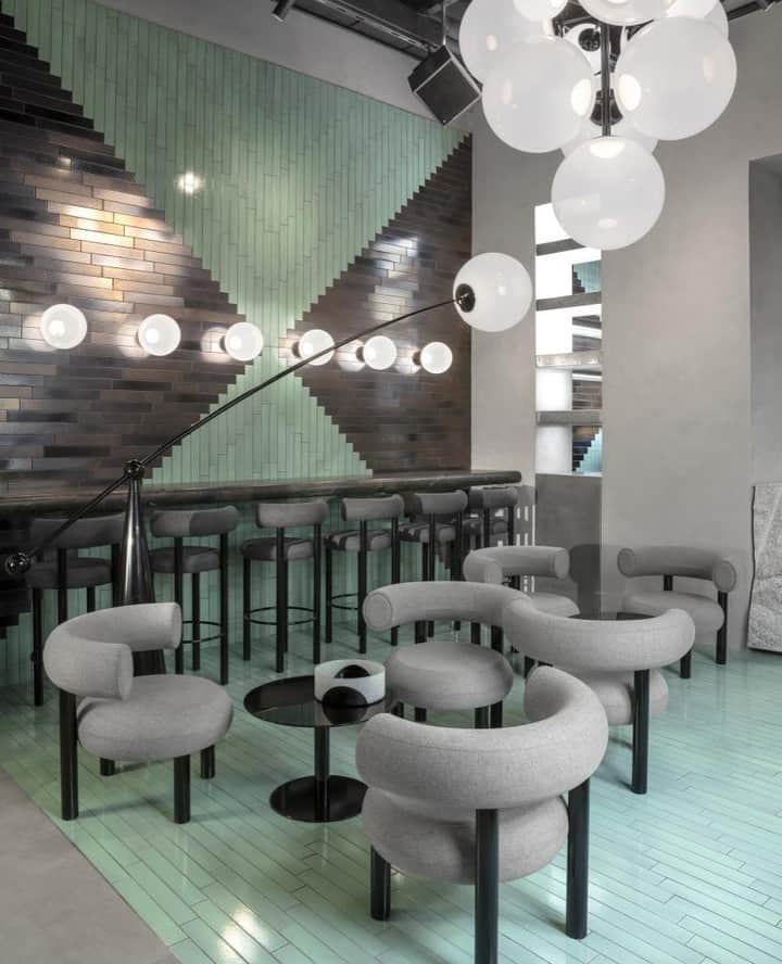 トム ディクソンさんのインスタグラム写真 - (トム ディクソンInstagram)「The Manzoni is … a spot for afternoon tea. ⁣ ⁣ Furnished with FAT lounge chairs and FLASH tables in black and illuminated with the new OPAL.⁣ ⁣ Open for Milan Design Week 2019 Fri - Sat 10-6 and Sun 10-4 and then reopening in May.⁣ ⁣ #tomdixon #themanzoni #milanogram #tomdixonMANZONI #fuorisalone #fuorisalone2019 #milan2019 #milandesignweek #milandesignweek2019 #tomdixonOPAL #tomdixonFAT #tomdixonFLASH」4月12日 15時01分 - tomdixonstudio